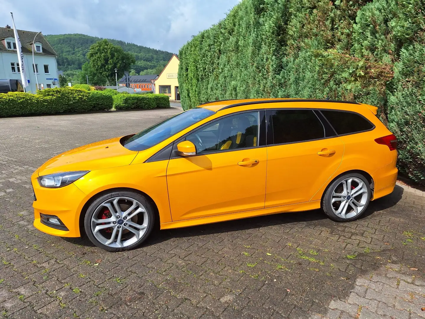 Ford Focus Focus Turnier 2.0 EcoBoost ST mit Leder-Sport-Pake Yellow - 1
