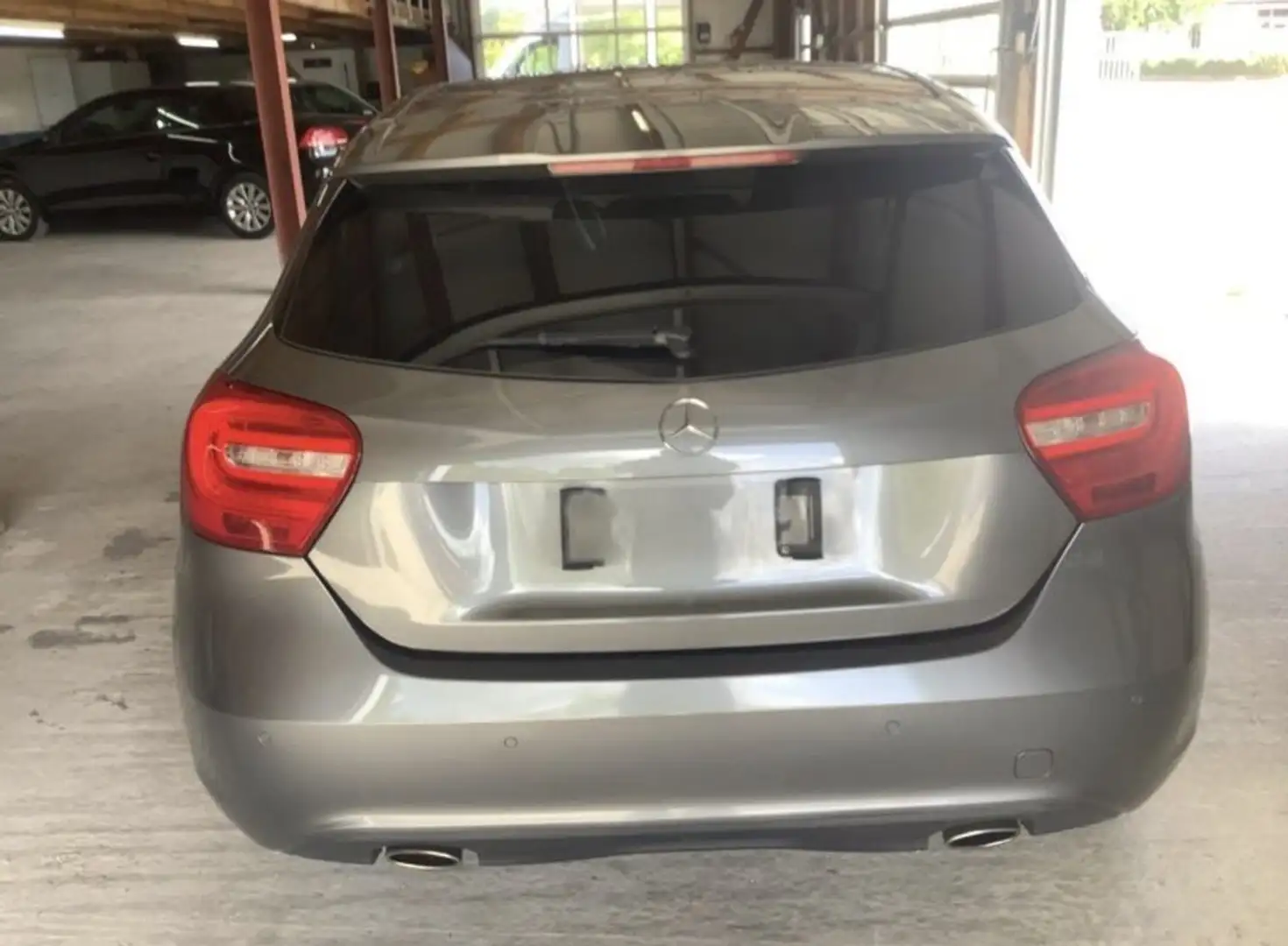 Mercedes-Benz A 180 Mercedes  BlueEFFICIENCY Urban Gris - 2