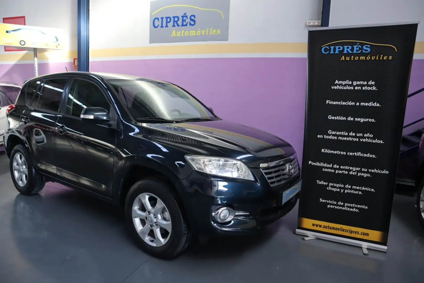 Toyota RAV 4 2.2D-4D Executive 4x4 Cross Sport Grau - 1