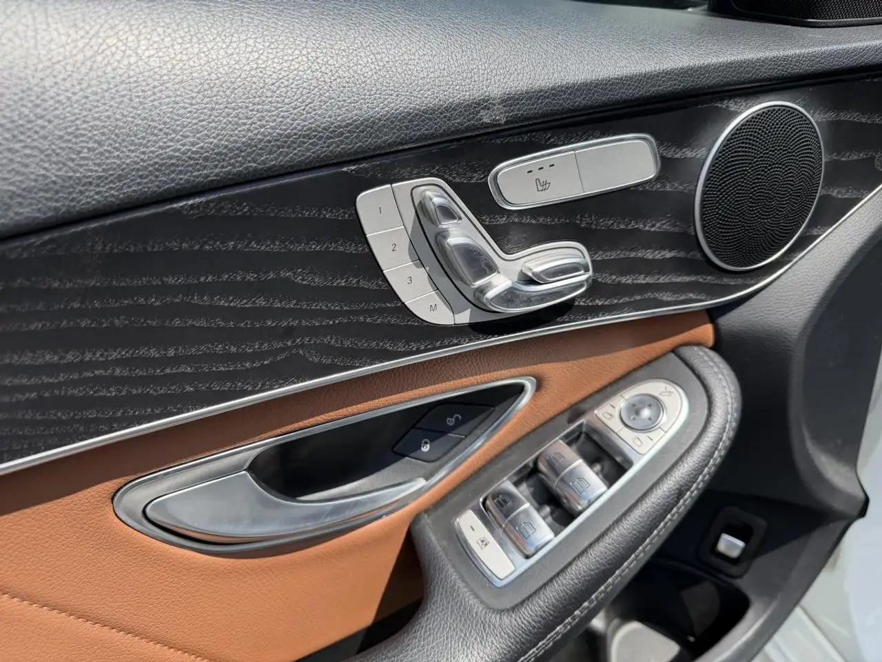 Mercedes-Benz C-Class снимка Mercedes-Benz C-Class