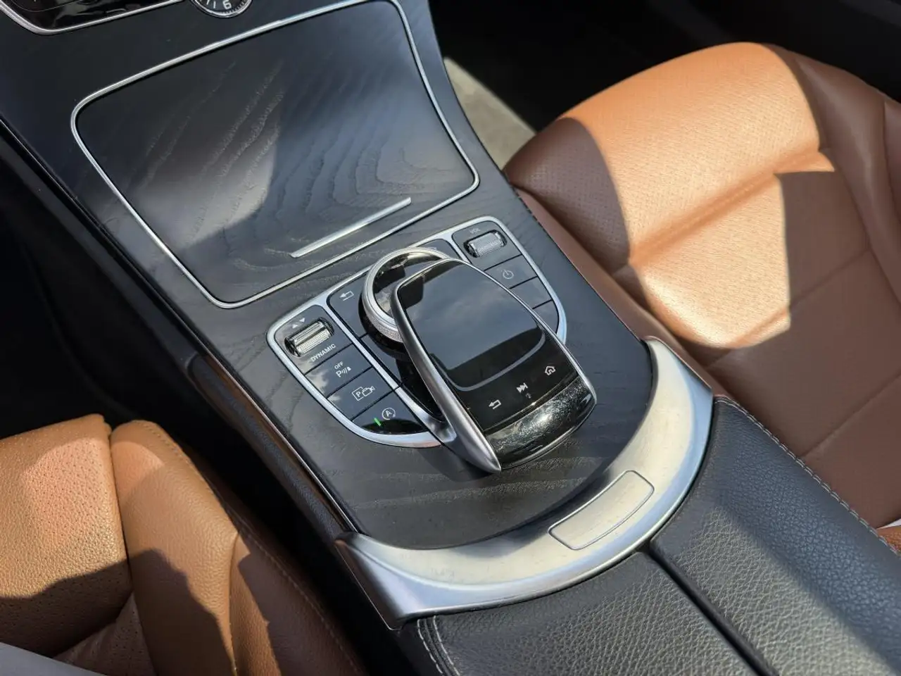 Mercedes-Benz C-Class снимка Mercedes-Benz C-Class