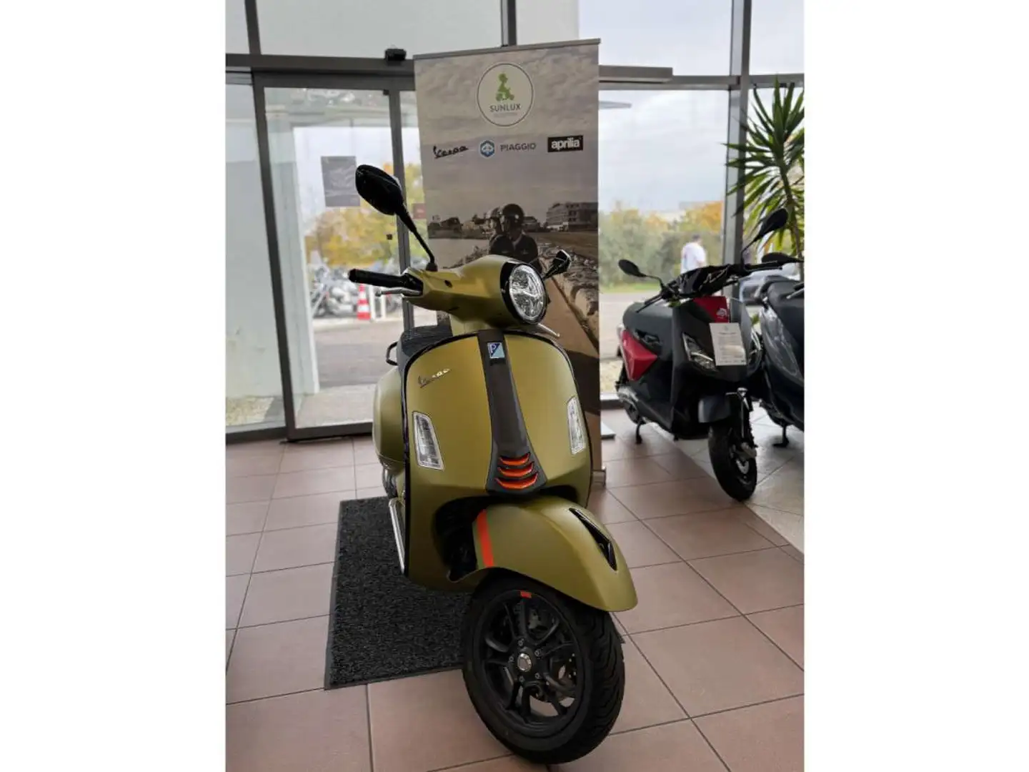 Vespa GTS Super Sport Verde - 1