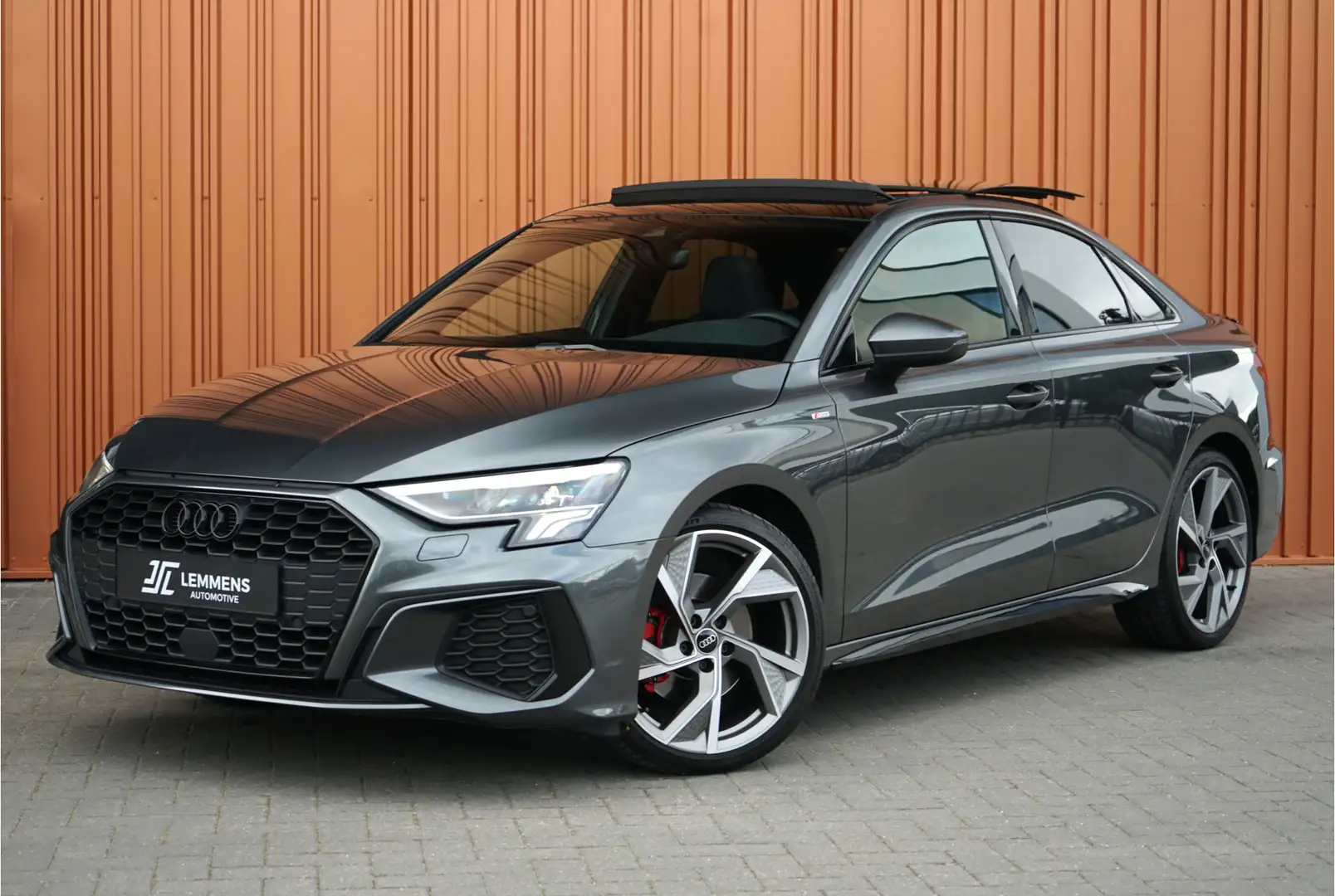 Audi A3 Limousine 35 TFSI S-line Panodak RS-stoelen LED 19 Gris - 1