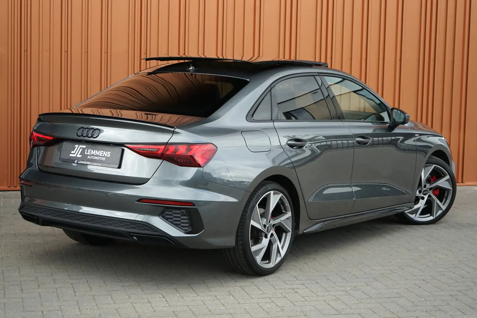 Audi A3 Limousine 35 TFSI S-line Panodak RS-stoelen LED 19 Gris - 2