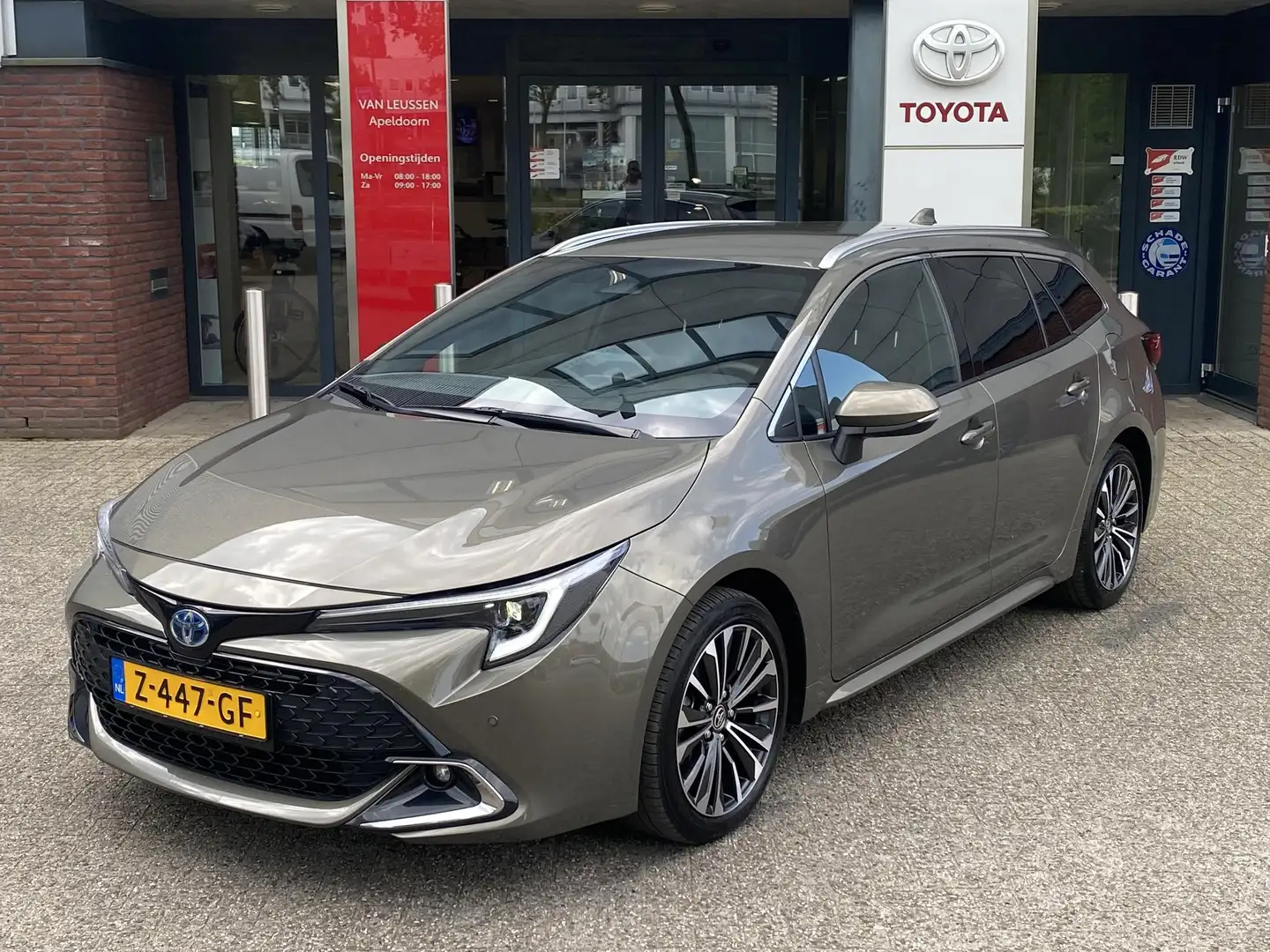 Toyota Corolla Touring Sports 1.8 HYBRID 140 DYNAMIC NAVI STOELVE Groen - 1