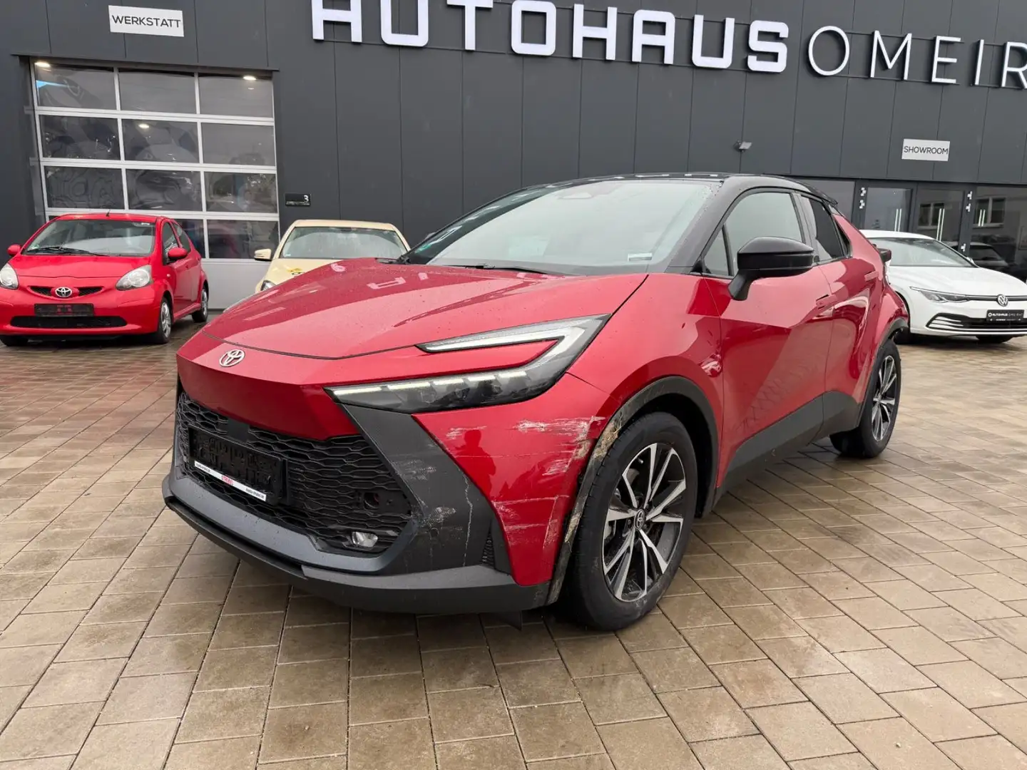 Toyota C-HR Hybrid FWD Team D Rood - 1