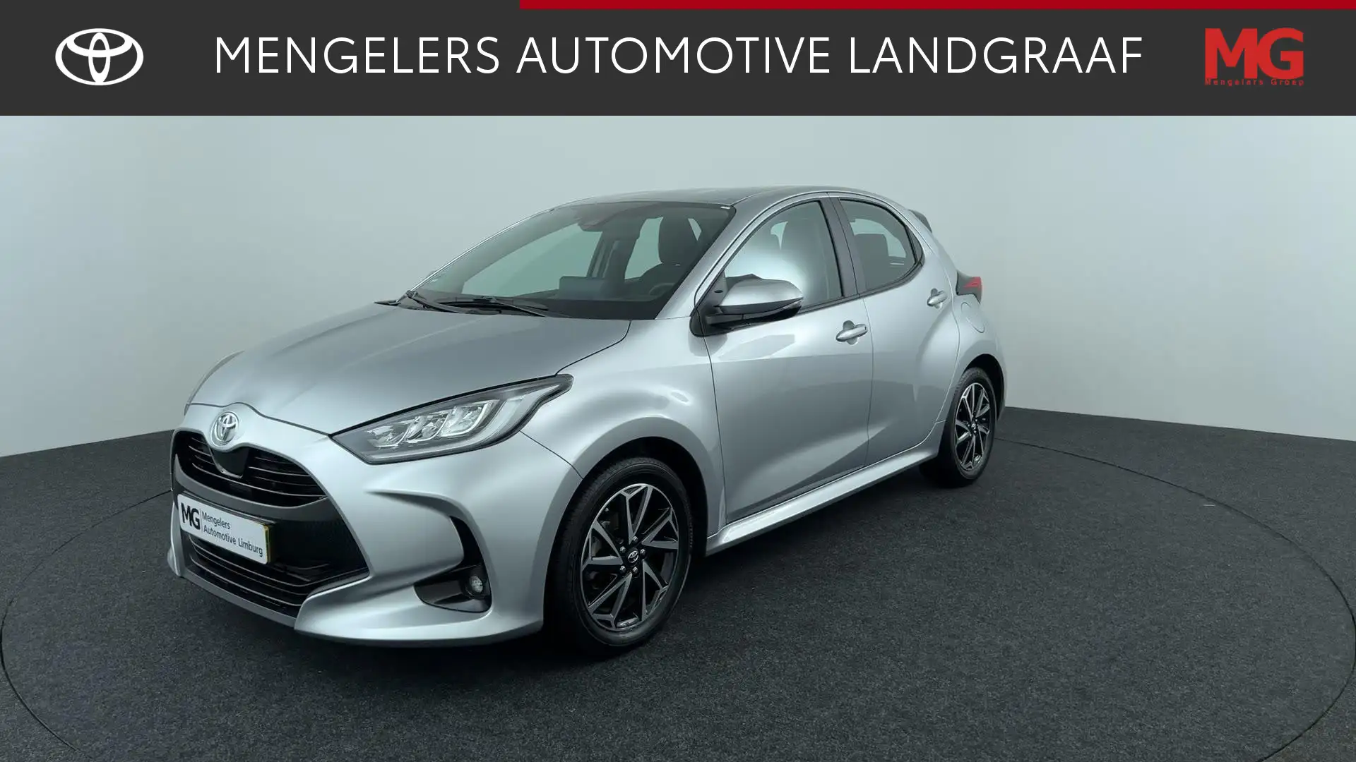 Toyota Yaris 1.5 VVT-i Dynamic Grijs - 1