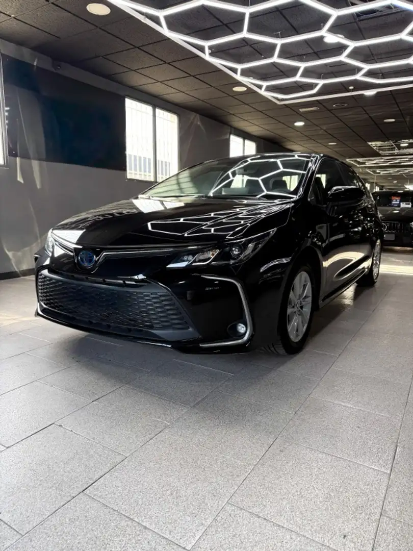 Toyota Corolla Sedán 140H Style Plus Negro - 1