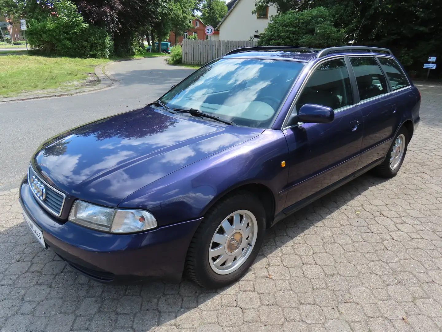 Audi A4 Avant 2.4 Quattro *HU neu*Leder*Klimaautom.*eSD* Violett - 2
