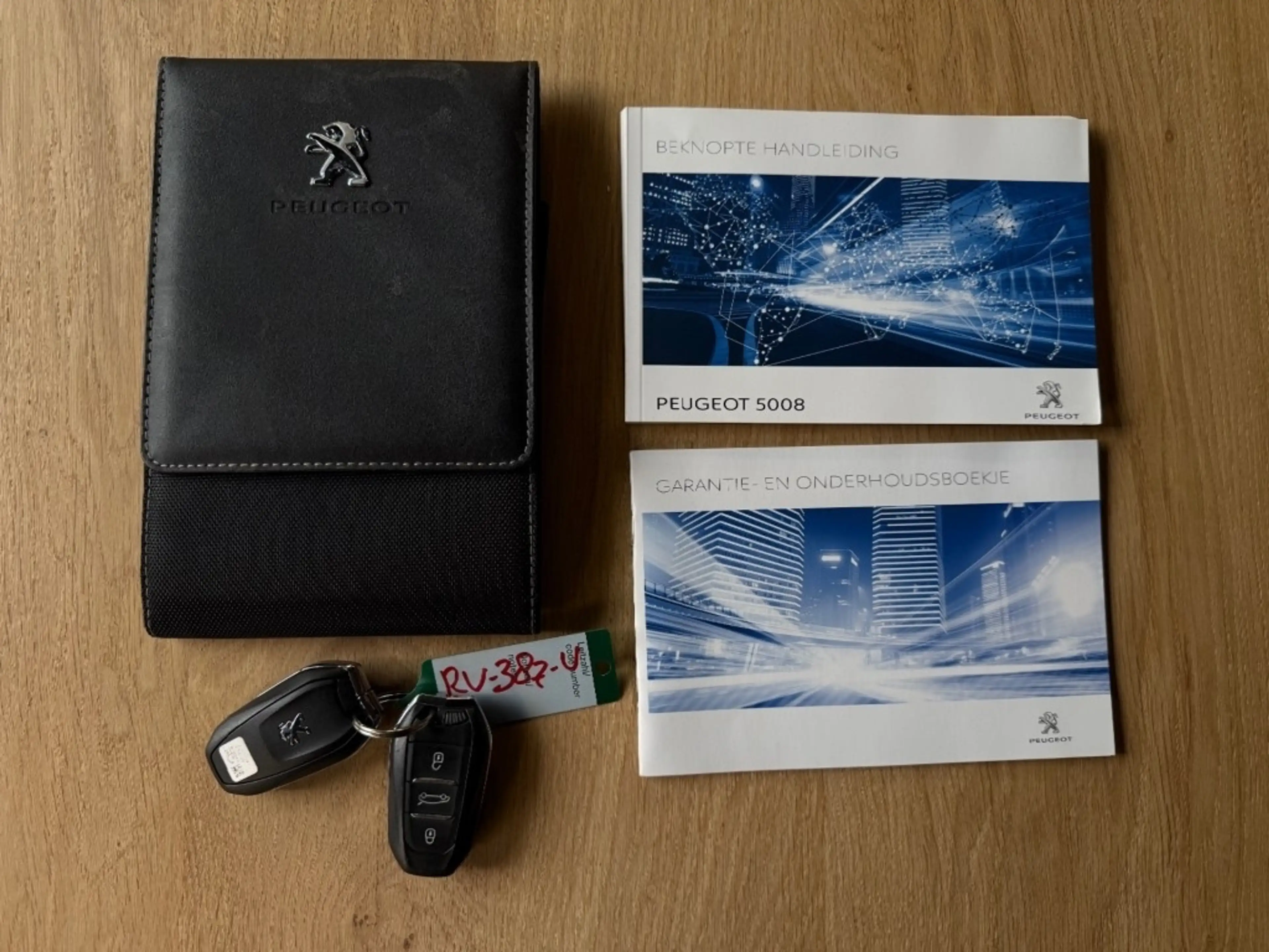 Peugeot 5008 1.6 e-THP GT-Line - 7p Pano Leder LED Memory Carpl — photo 12
