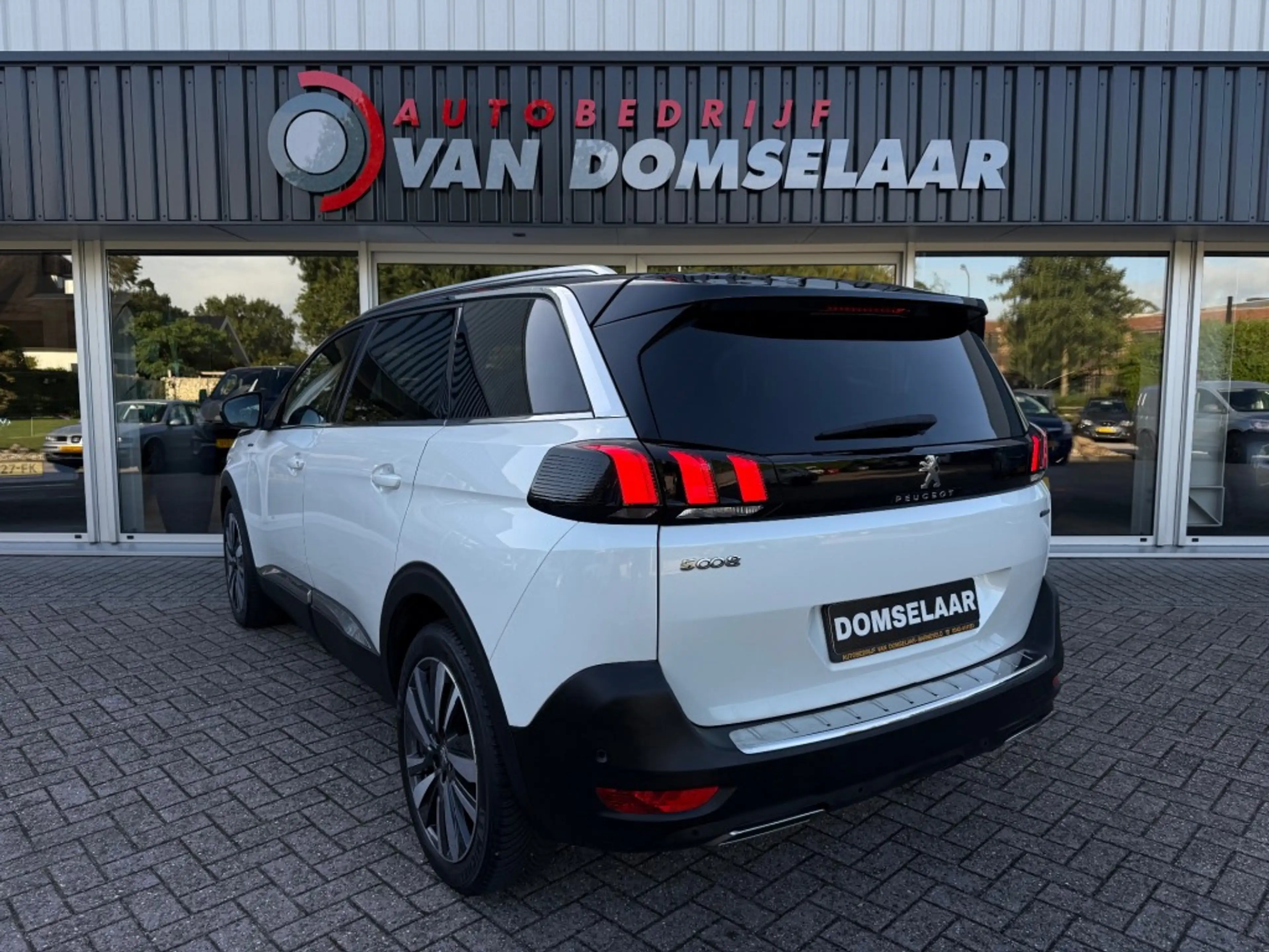 Peugeot 5008 1.6 e-THP GT-Line - 7p Pano Leder LED Memory Carpl — photo 6