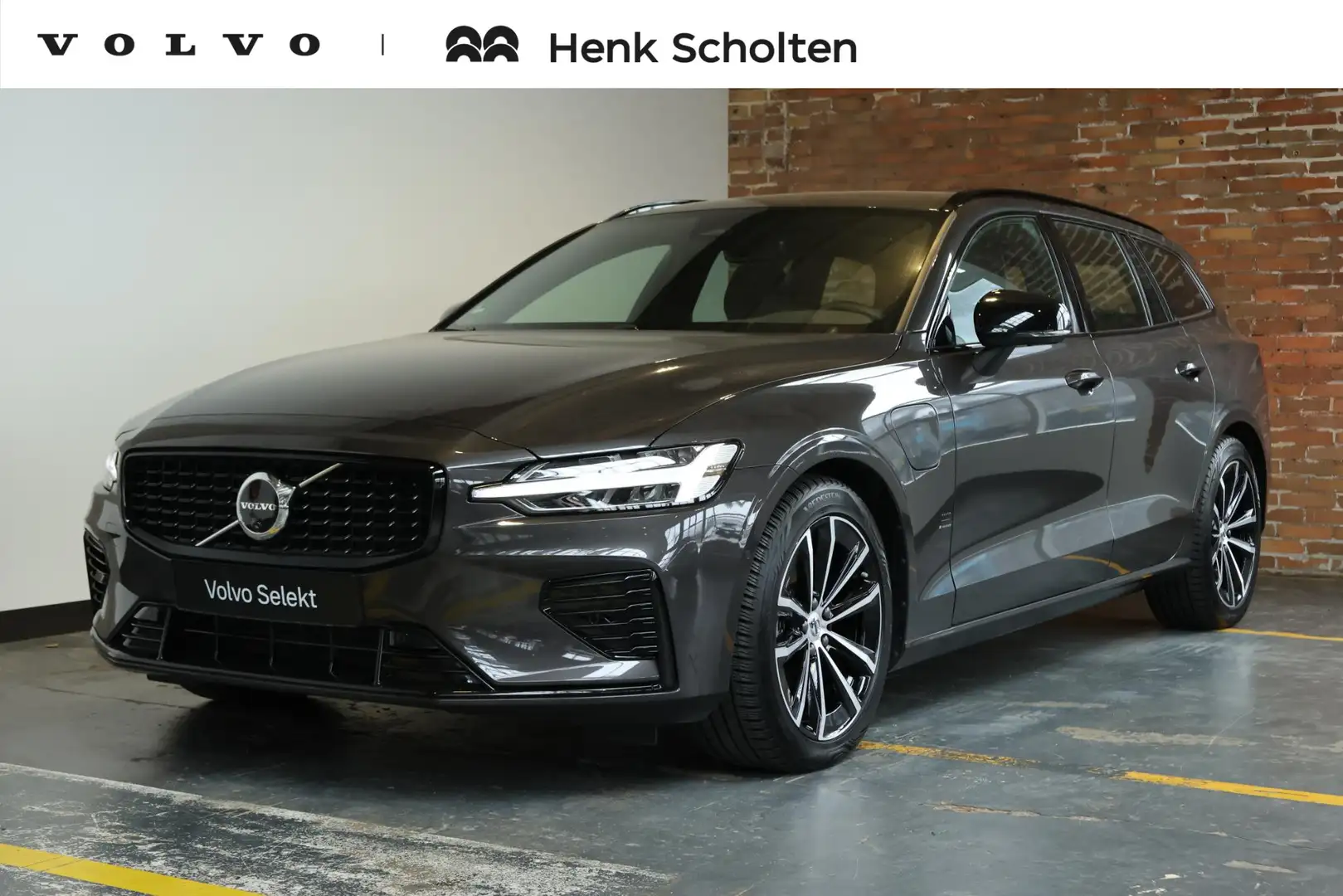 Volvo V60 T6 Plug-in hybrid AWD Plus Dark | Trekhaak | 360 g Grau - 1