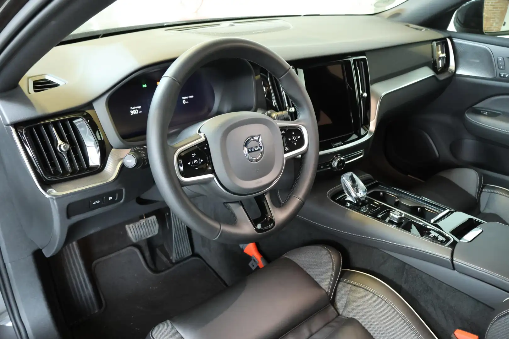 Volvo V60 T6 Plug-in hybrid AWD Plus Dark | Trekhaak | 360 g Grau - 2