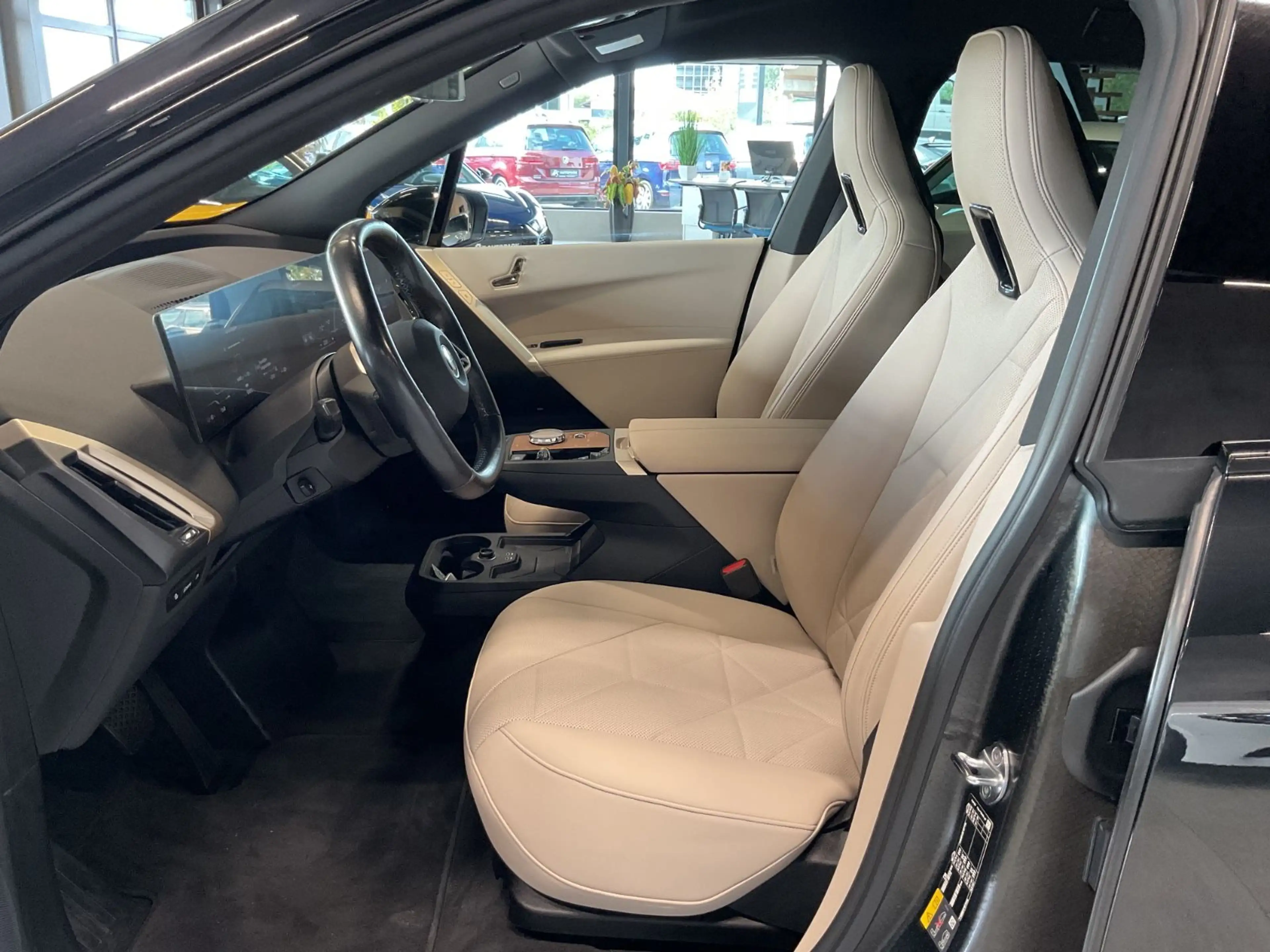 BMW iX 40 Sport H&K HuD Sky Lounge Sitzbelüft. 360° — photo 7