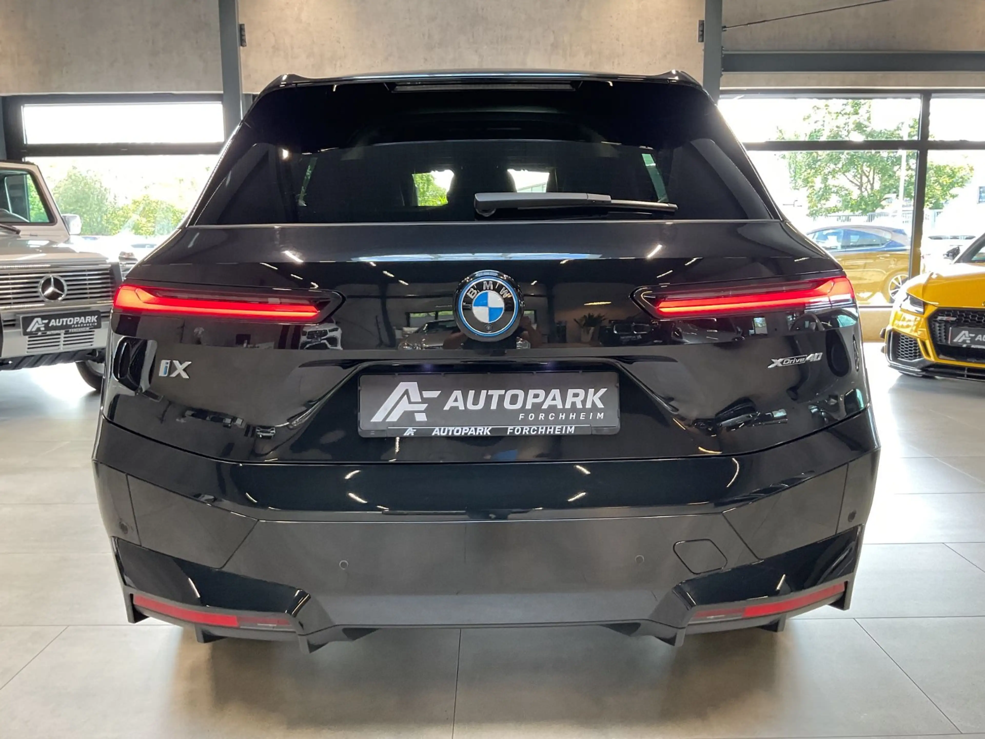 BMW iX 40 Sport H&K HuD Sky Lounge Sitzbelüft. 360° — photo 5