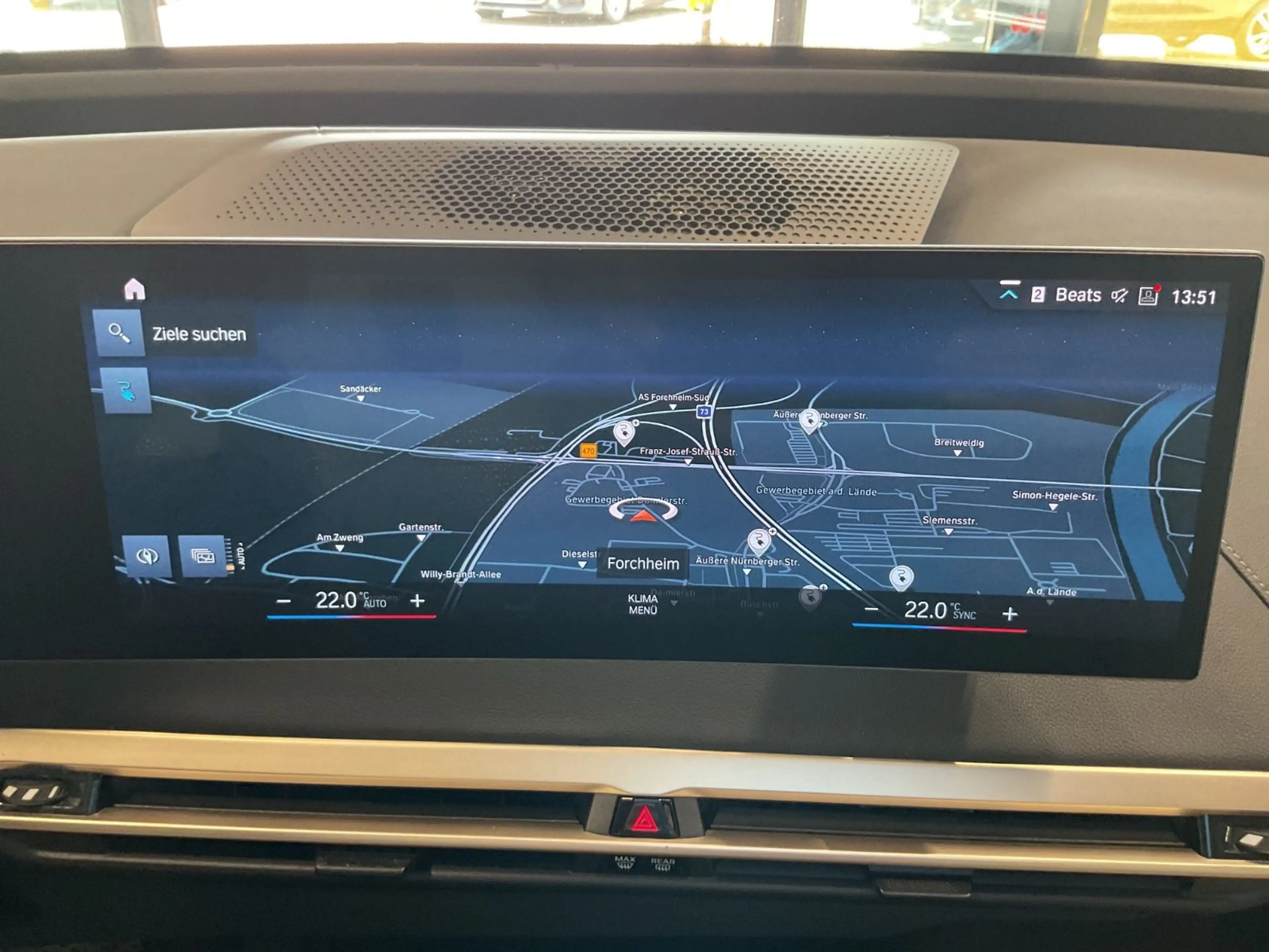 BMW iX 40 Sport H&K HuD Sky Lounge Sitzbelüft. 360° — photo 15