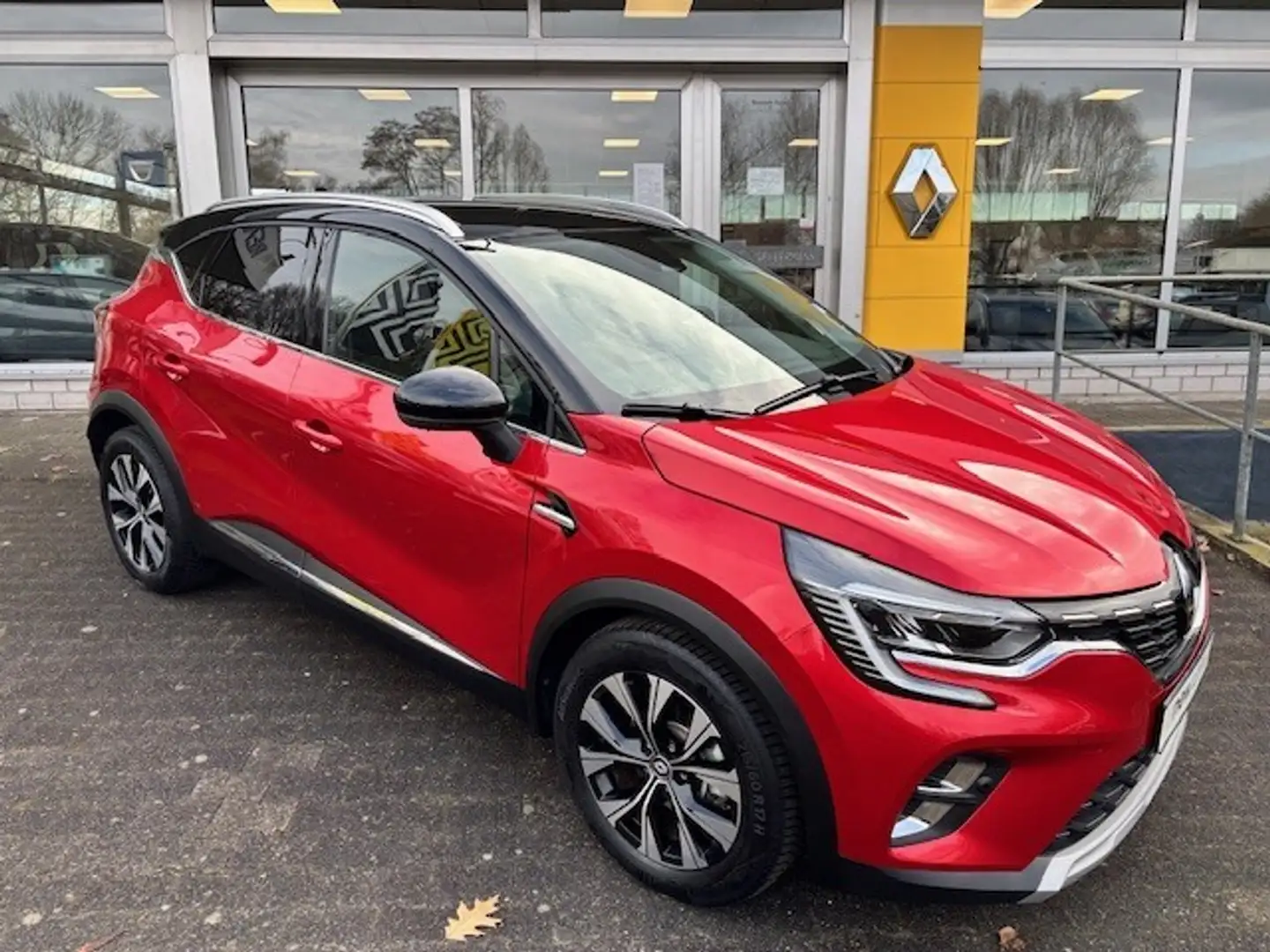 Renault Captur II Techno E-Tech Plug-in Hybrid Rot - 1