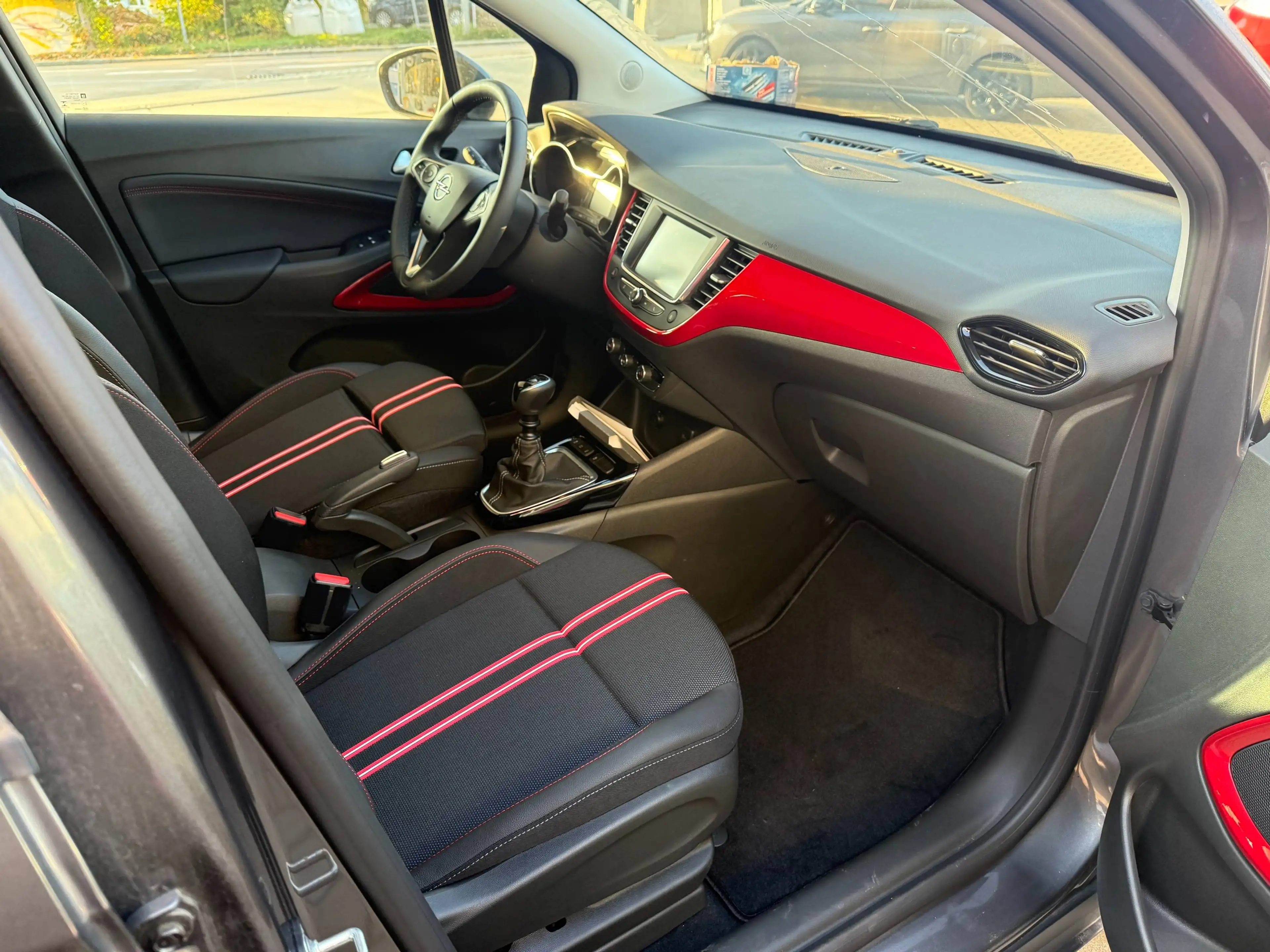 Opel Crossland X GS Line — photo 9