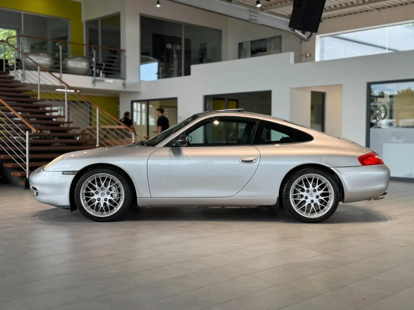 Porsche 996 Carrera 4 Coupe *Memory*SHZ*NAVI*LITRONIC* Argent - 2
