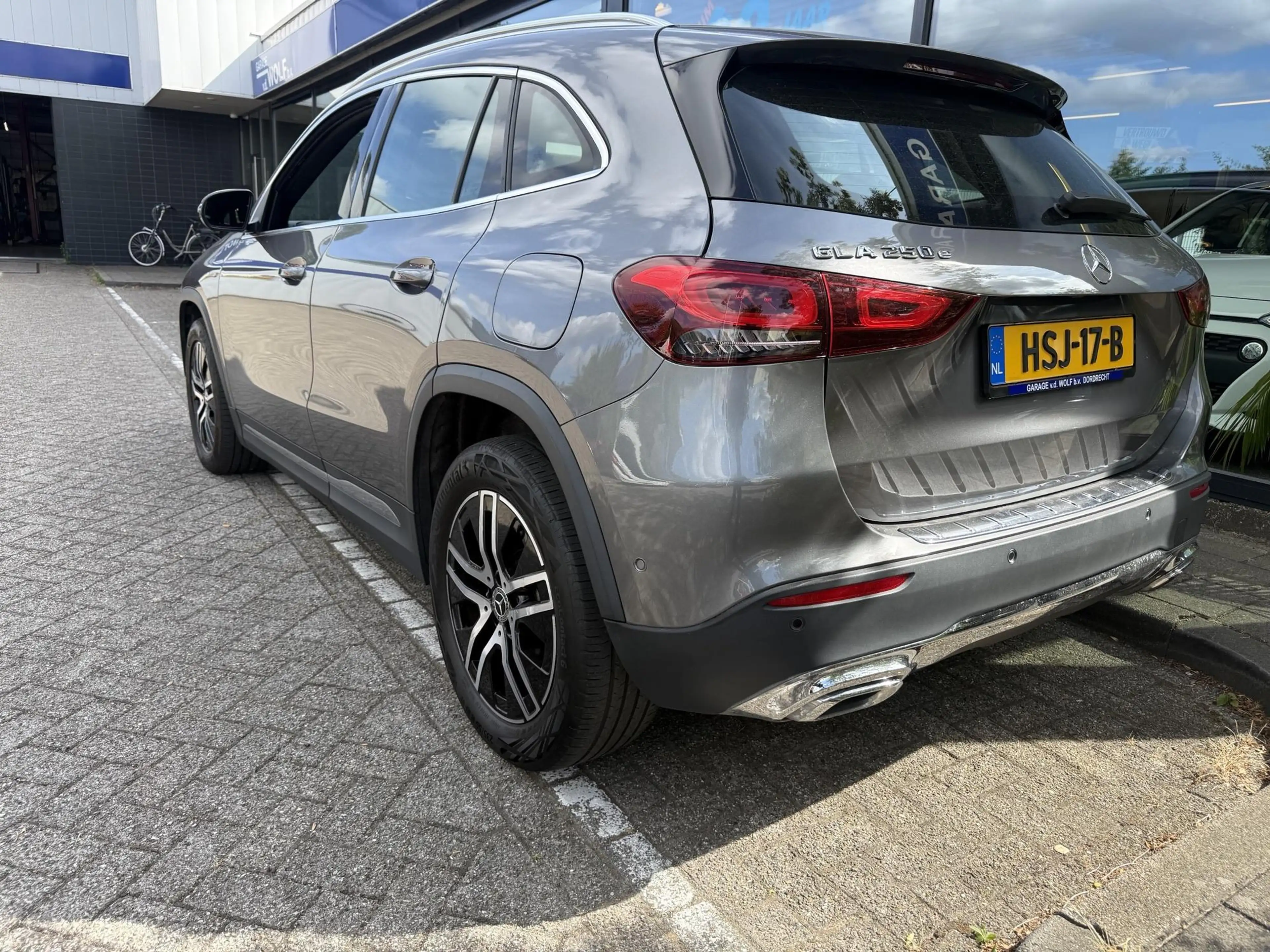 Mercedes-Benz GLA 250 e Progressive — photo 4