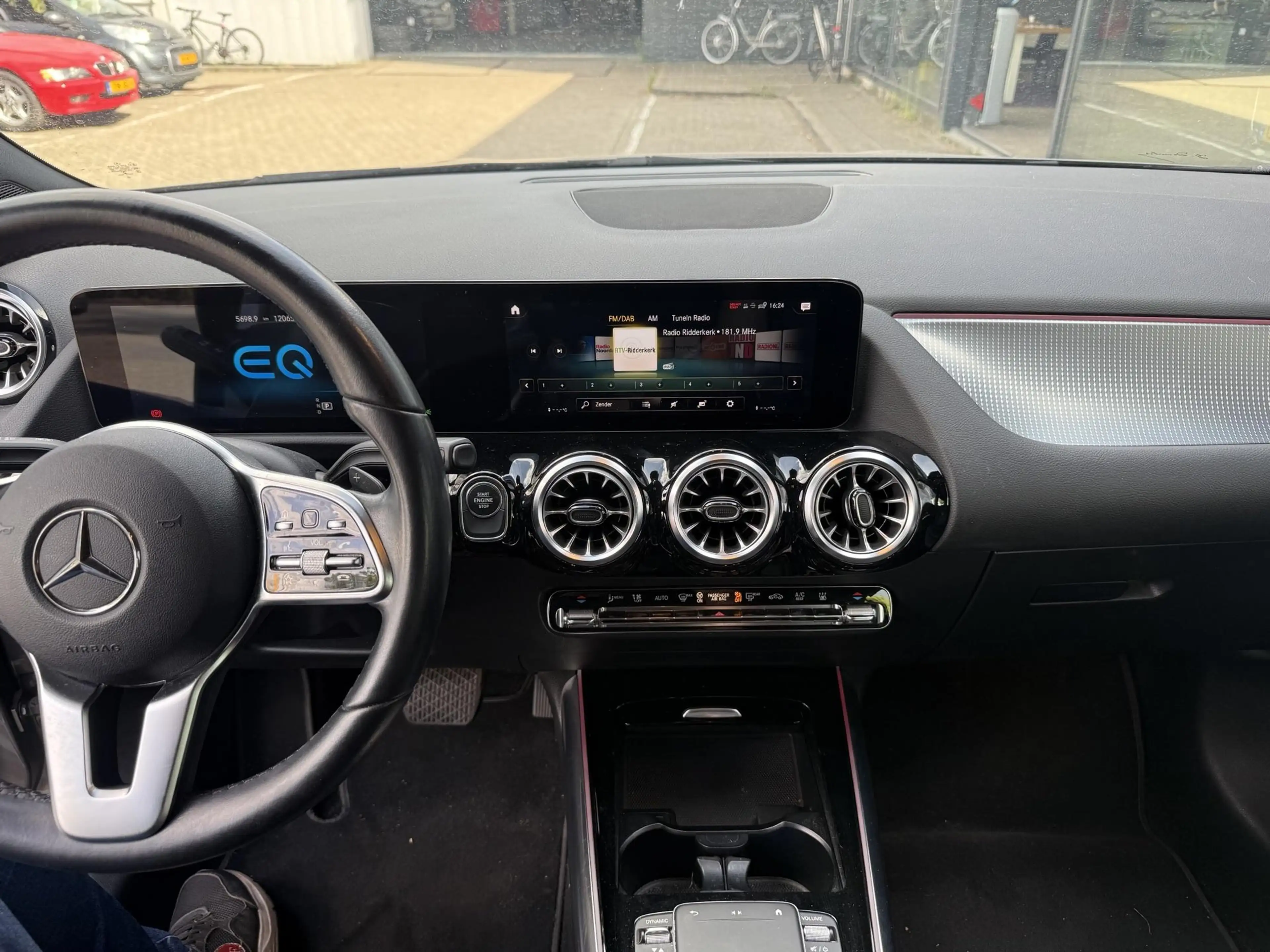 Mercedes-Benz GLA 250 e Progressive — photo 8