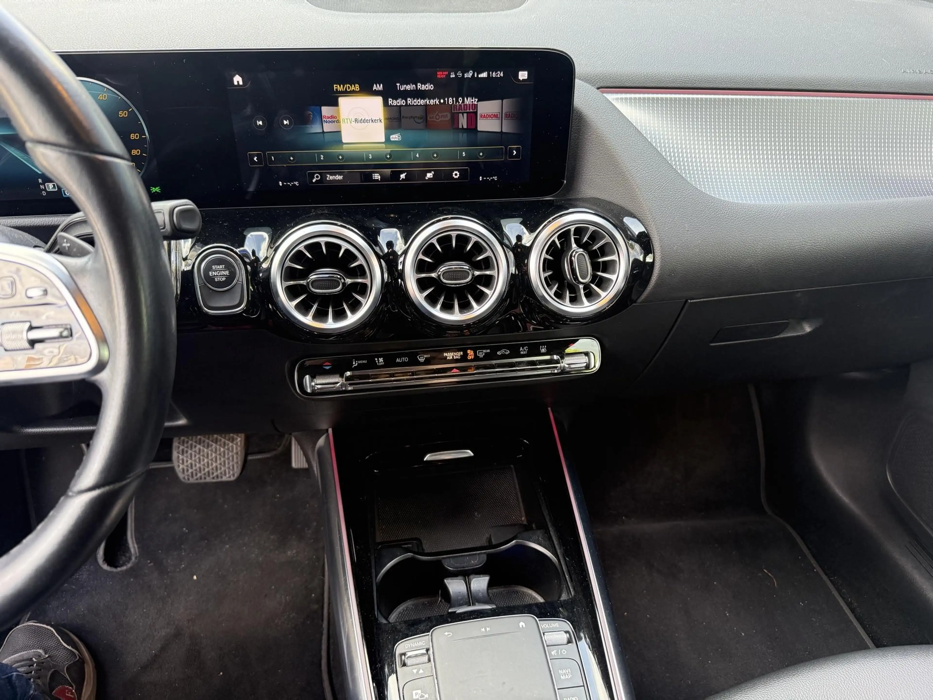 Mercedes-Benz GLA 250 e Progressive — photo 9
