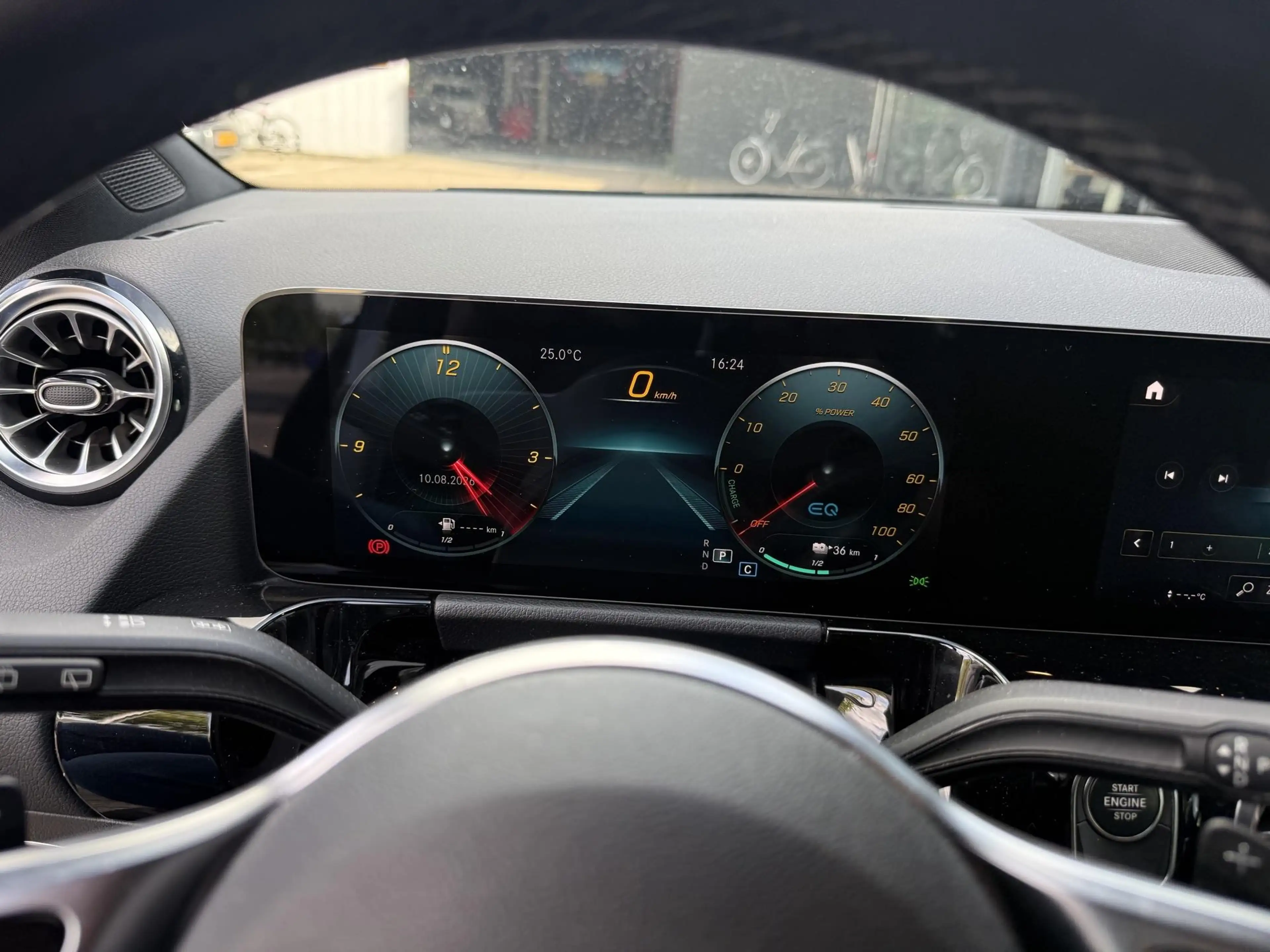 Mercedes-Benz GLA 250 e Progressive — photo 10