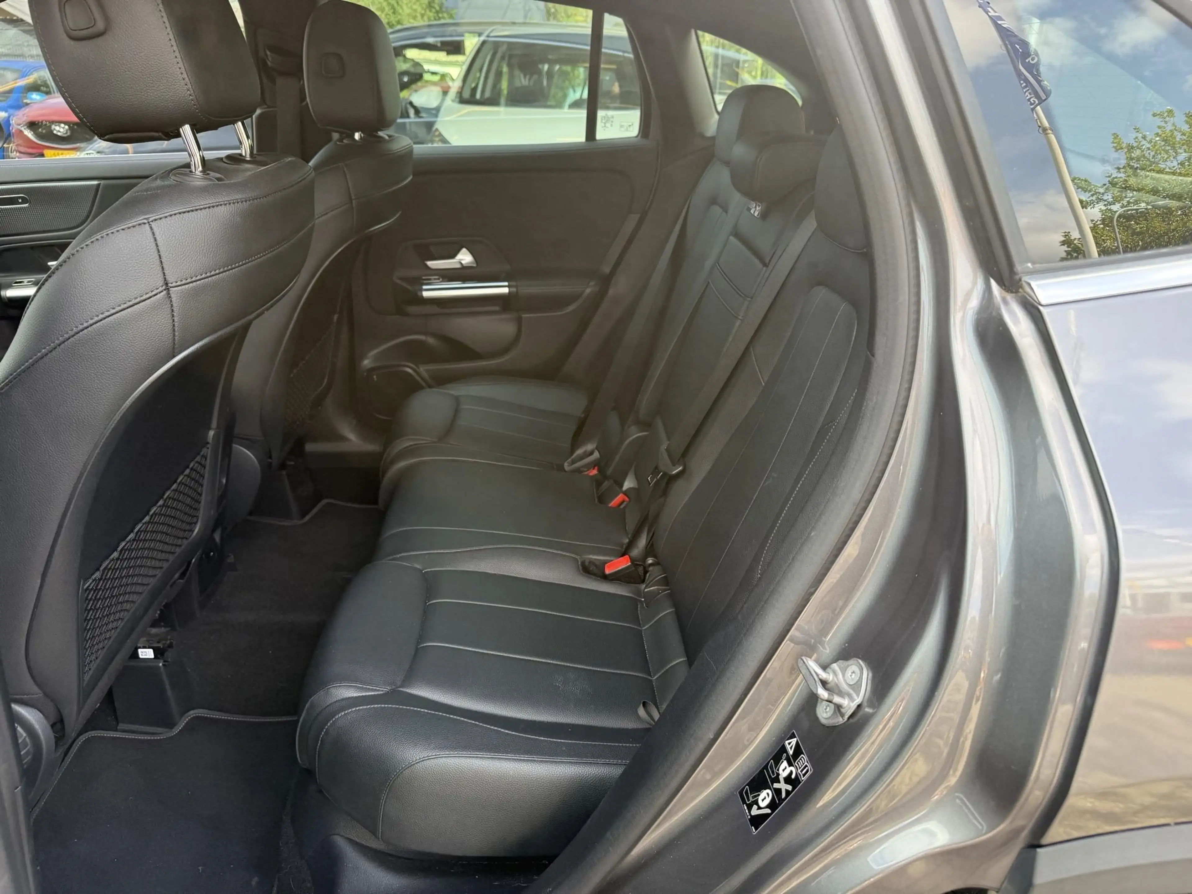 Mercedes-Benz GLA 250 e Progressive — photo 7