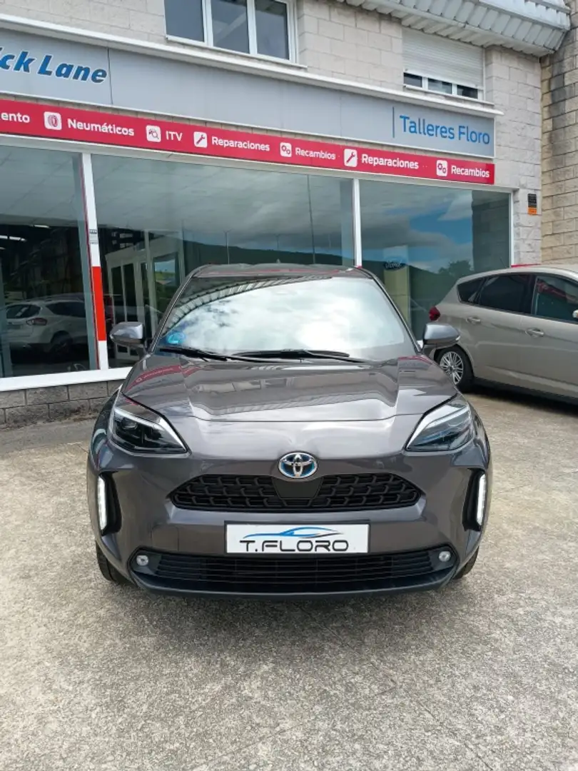 Toyota Yaris 120H 1.5 Style Plateado - 1