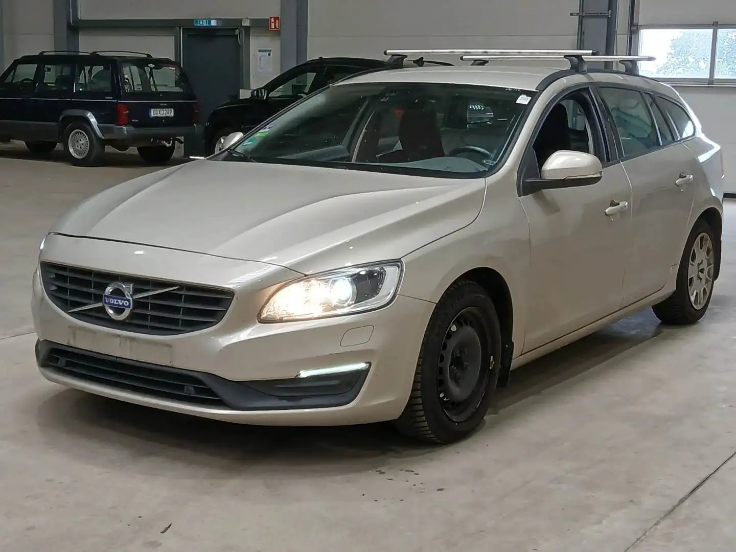 Volvo V60 Linje Business/Automatik/Klimatr./Navi/Xenon/Euro6 Bej - 1