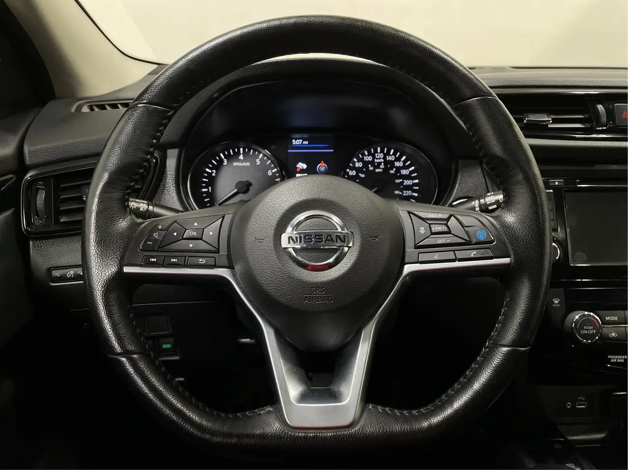 Nissan Qashqai снимка Nissan Qashqai
