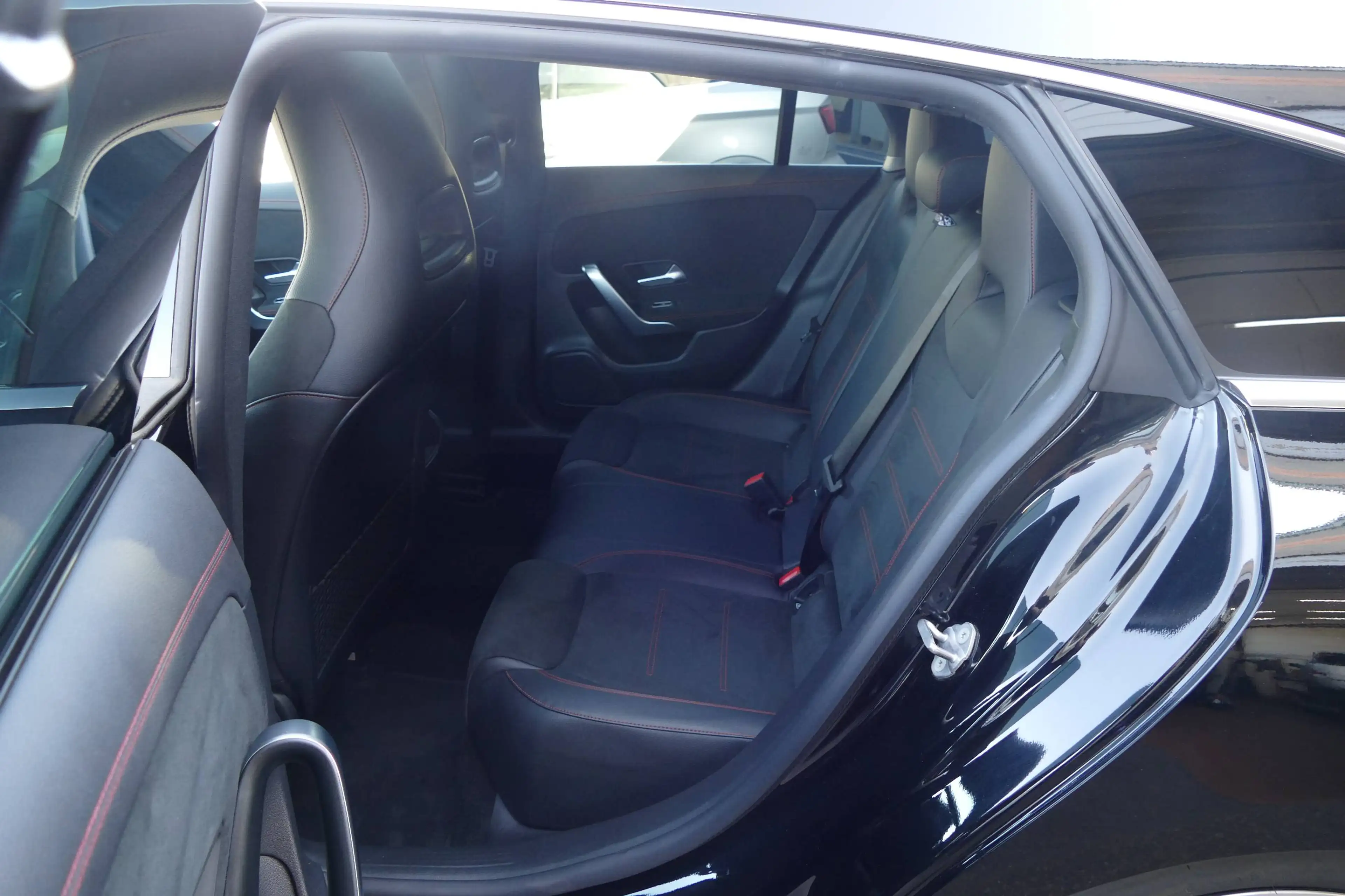 Mercedes-Benz CLA 250 Shooting Brake 7G-DCT LED Navi Einparkhilfe Panora — photo 8