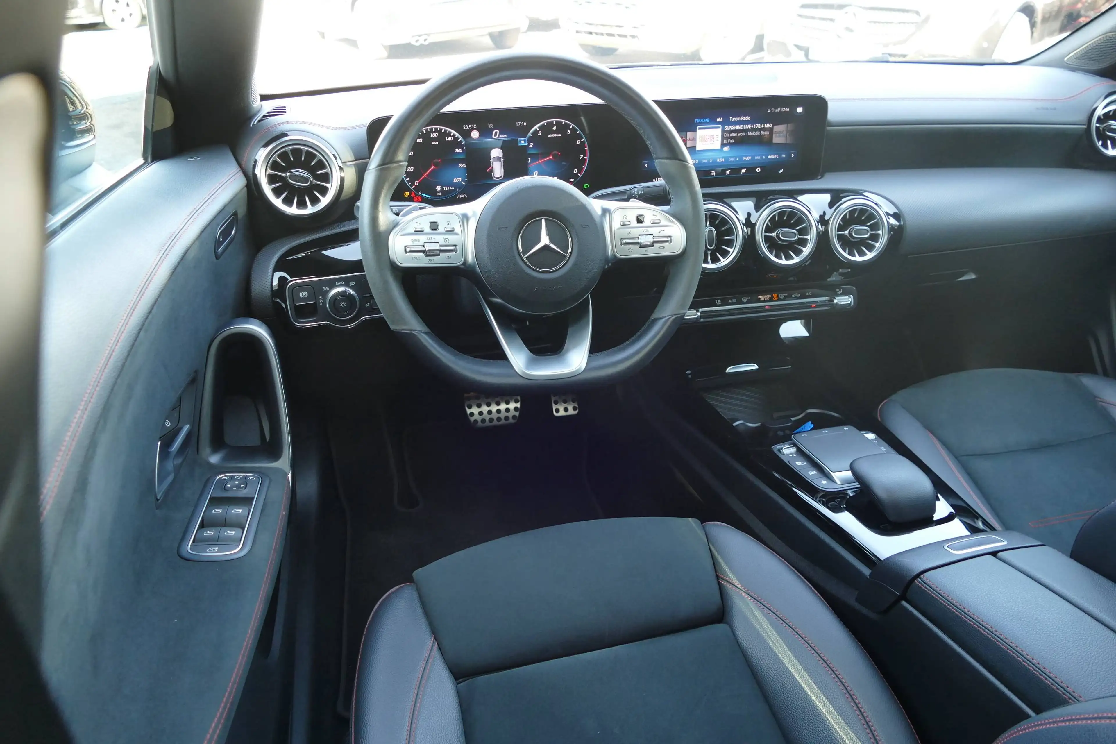 Mercedes-Benz CLA 250 Shooting Brake 7G-DCT LED Navi Einparkhilfe Panora — photo 10