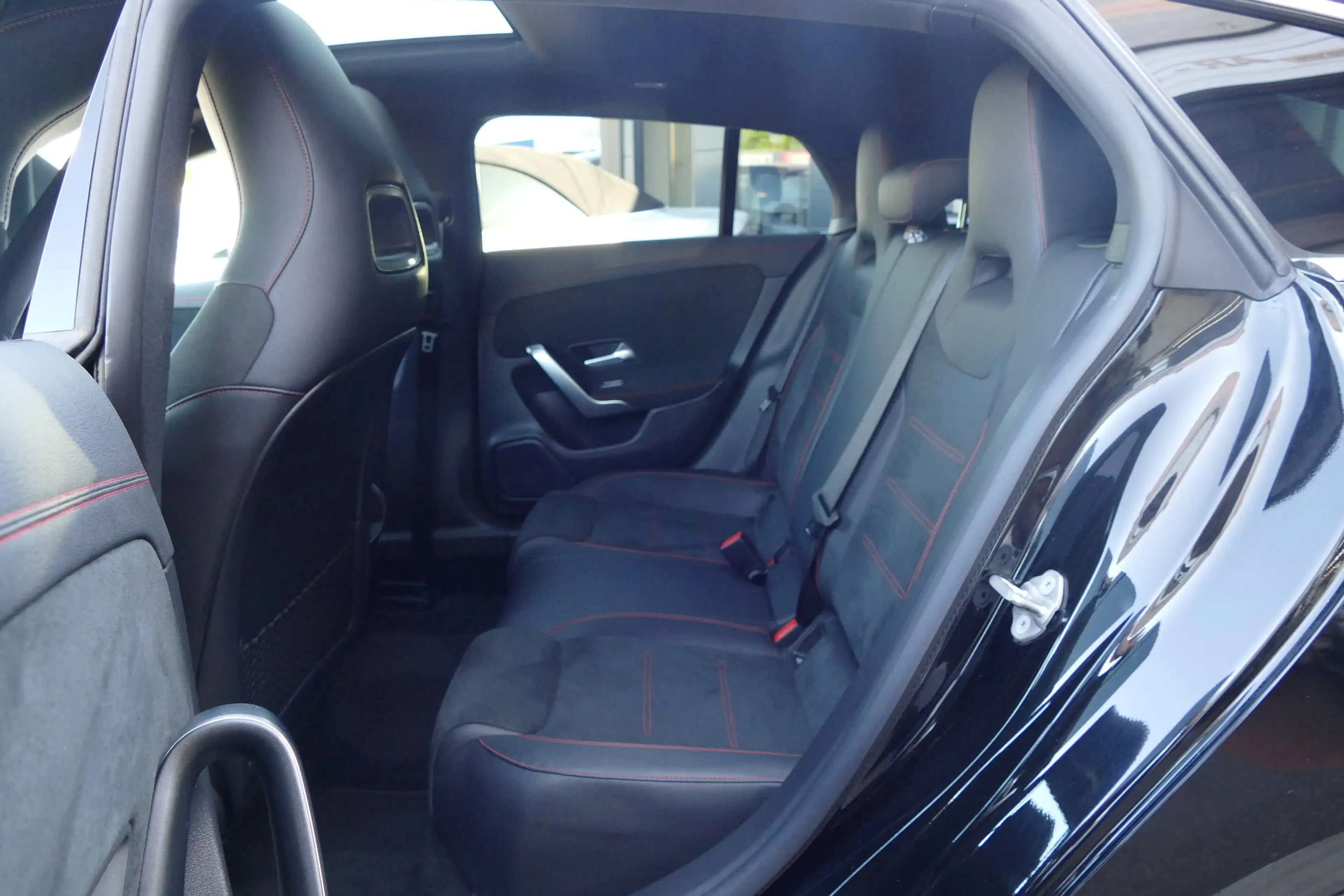 Mercedes-Benz CLA 250 Shooting Brake 7G-DCT LED Navi Einparkhilfe Panora — photo 9