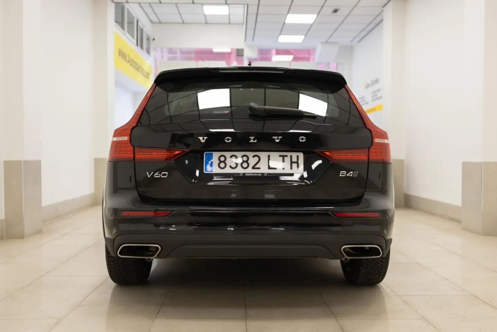 Volvo V60 Cross Country B4 Pro AWD Aut. Negro - 2