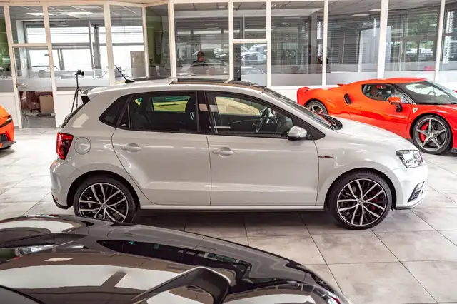 Volkswagen Polo view 8