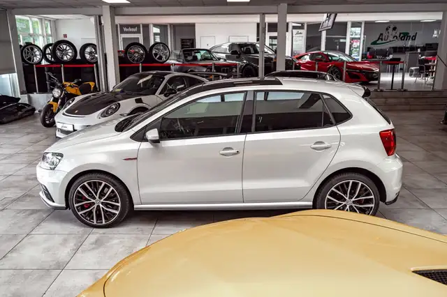 Volkswagen Polo view 4