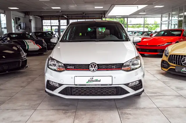 Volkswagen Polo view 2