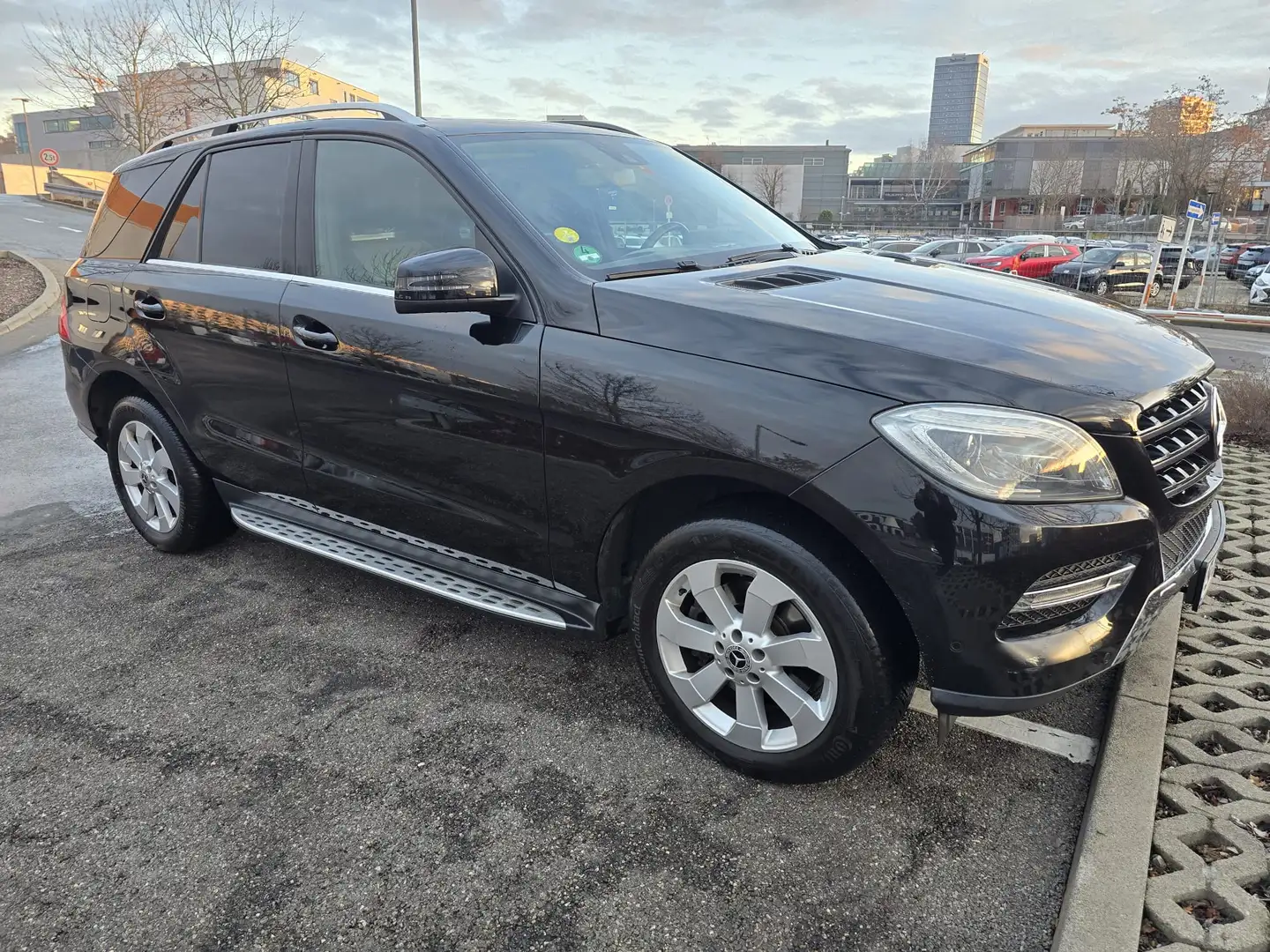 Mercedes-Benz ML 250 ML 250 BlueTEC 4MATIC 7G-TRONIC Schwarz - 1