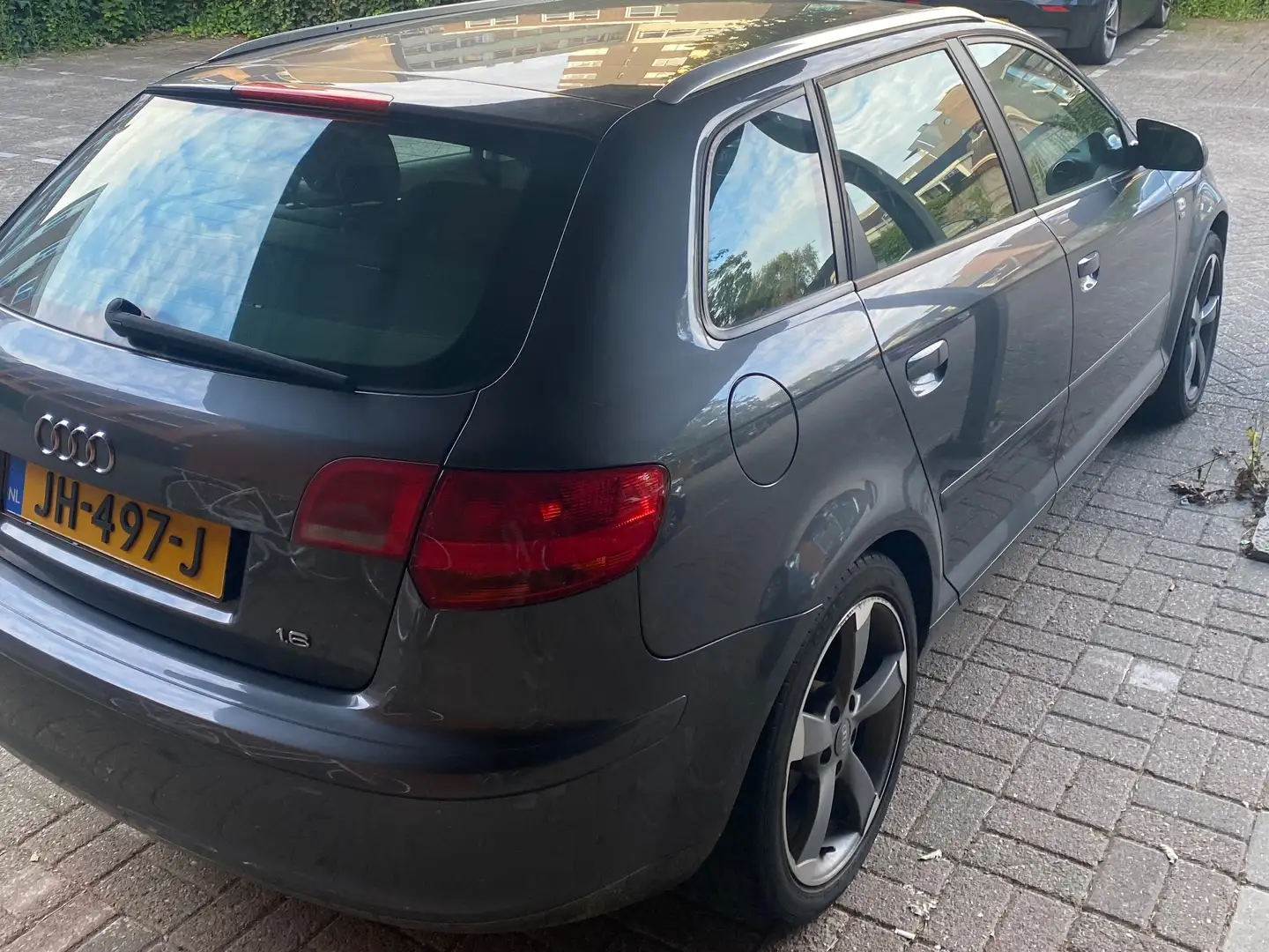 Audi A3 A3 1.6 FSI Attraction Grijs - 2