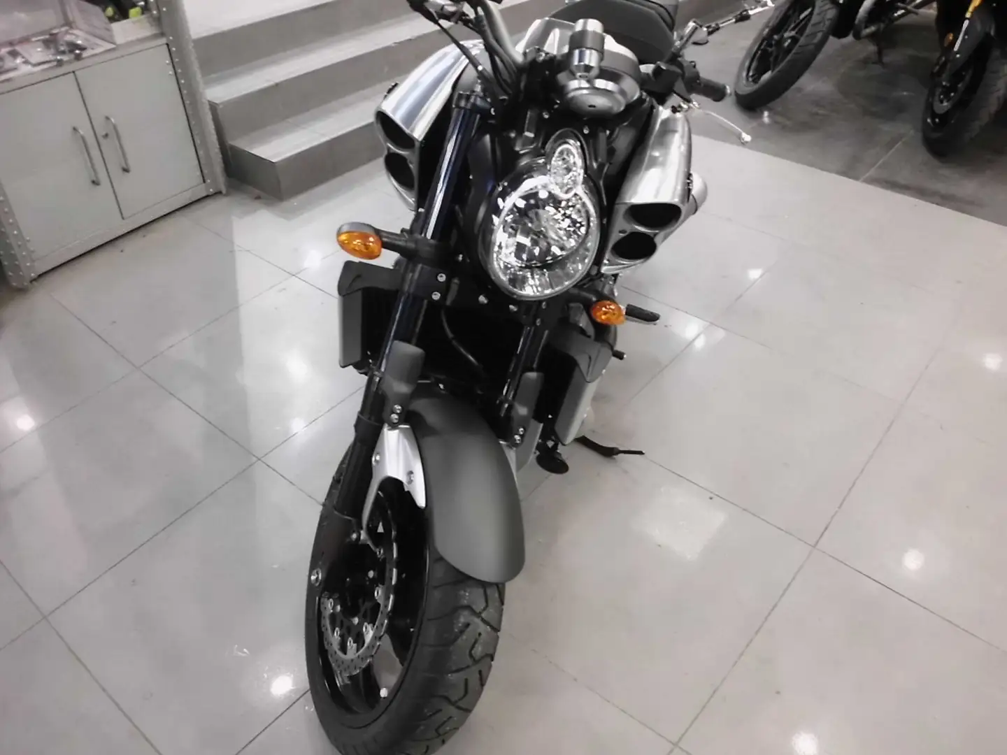 Yamaha Vmax Gris - 2
