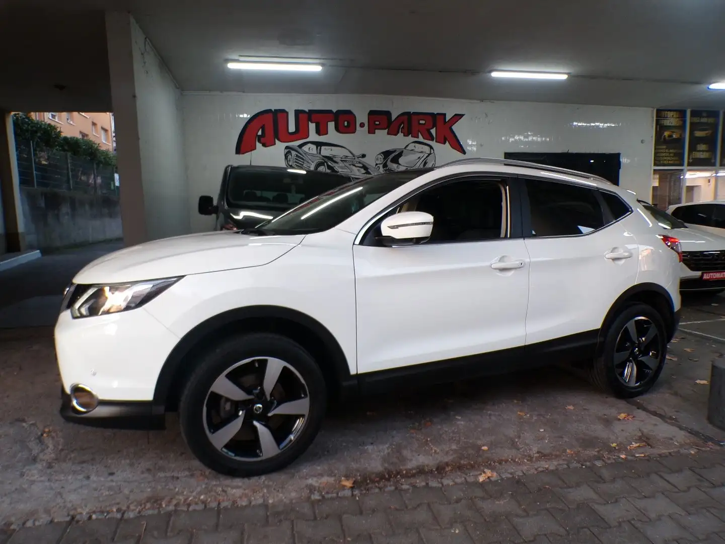 Nissan Qashqai N-Connecta/Pano.Glas/Navi/Garantie Weiß - 1