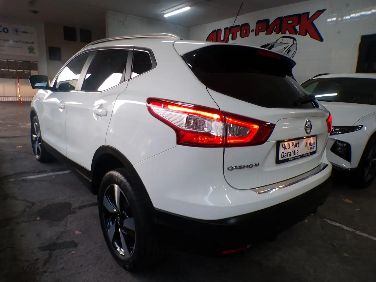 Nissan Qashqai N-Connecta/Pano.Glas/Navi/Garantie Weiß - 2