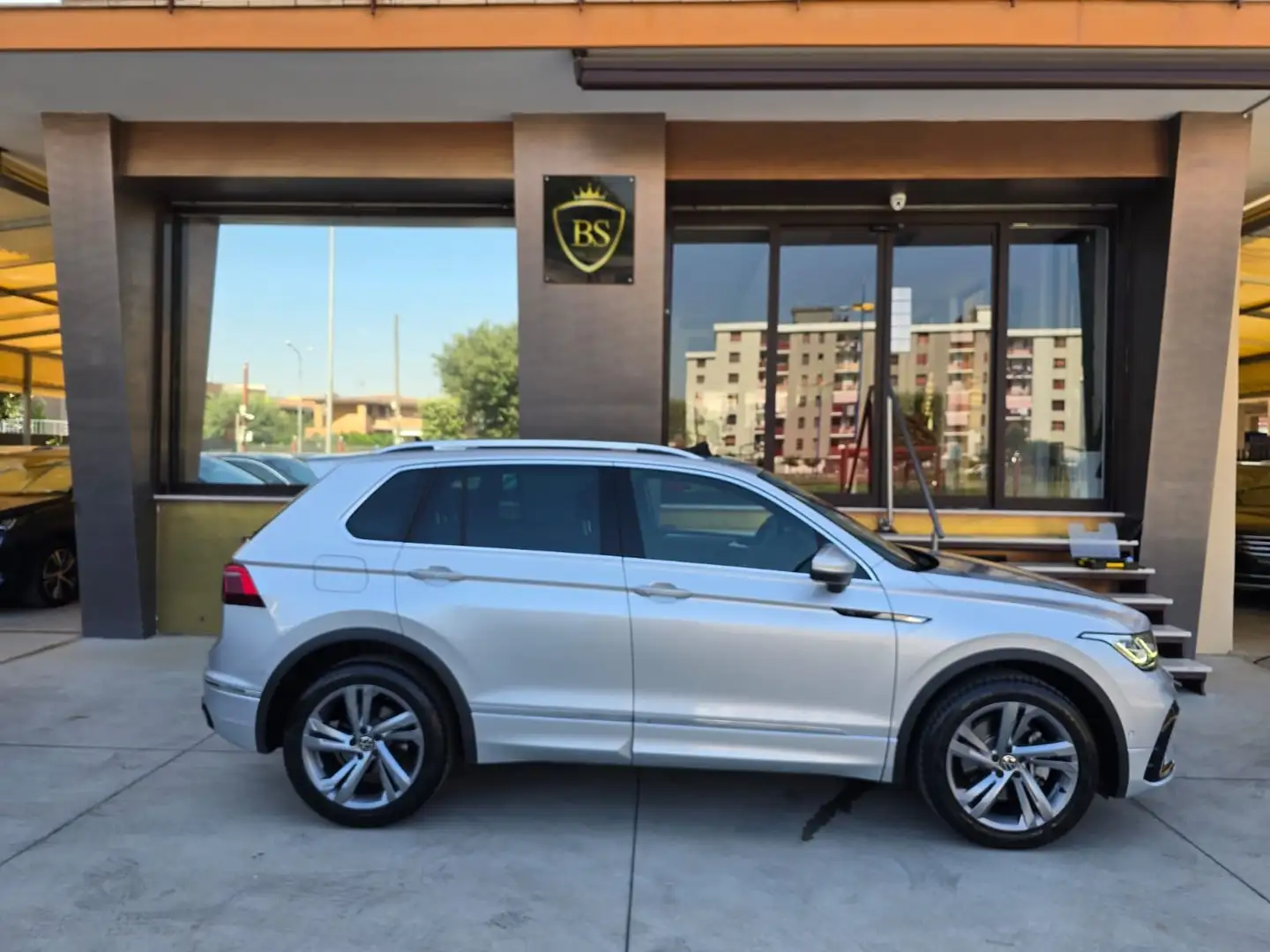 Volkswagen Tiguan Tiguan 2.0 tdi R-Line 4motion 200cv dsg Grigio - 1