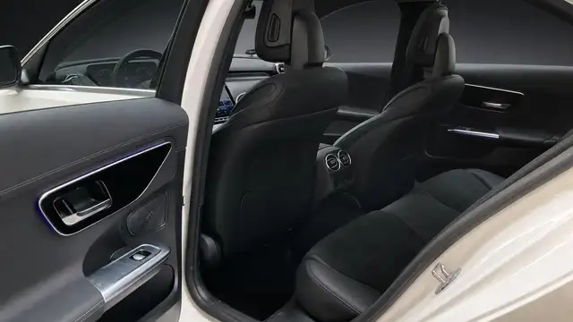 Mercedes-Benz C Class view 9