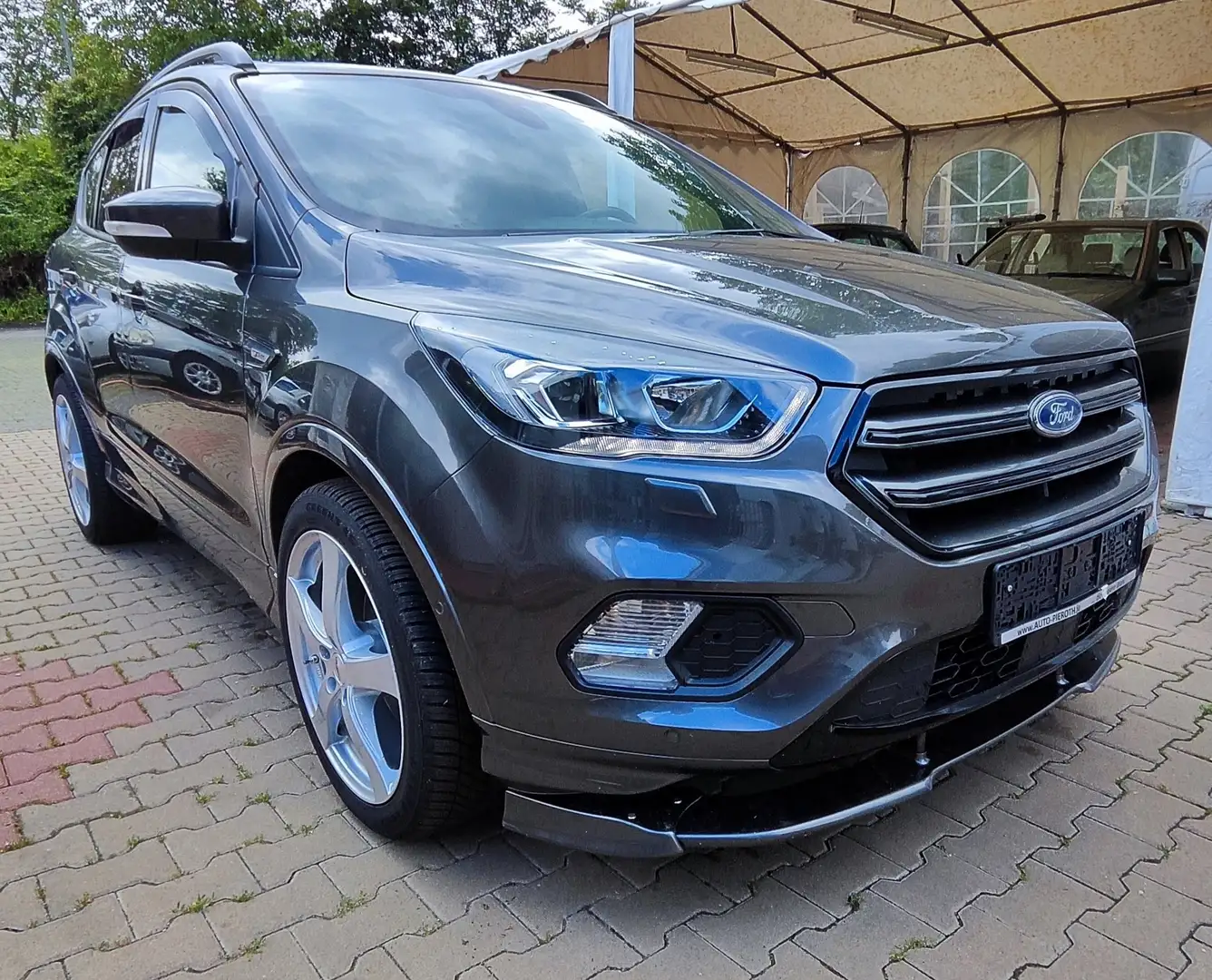Ford Kuga 1.5 EcoBoost 4x4 Aut. ST-Line Grijs - 1
