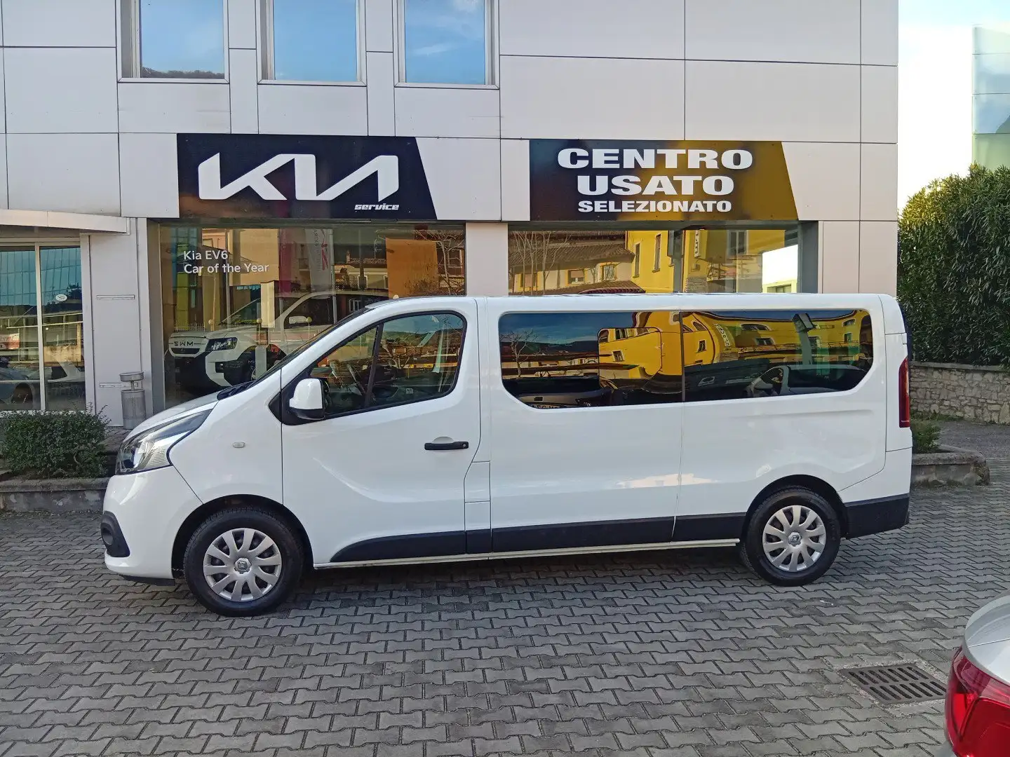 Renault Trafic Trafic T27 1.6 dCi 120CV 9 P0STI PASSO LUNGO Blanc - 1