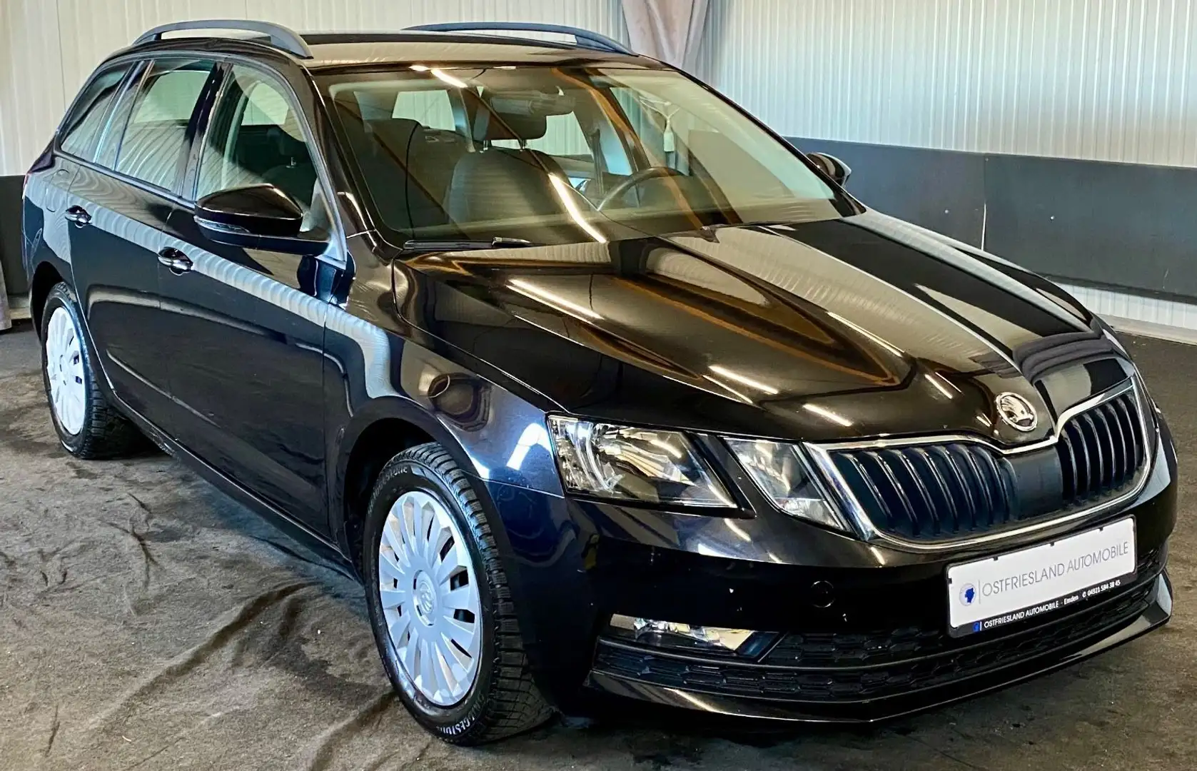 Skoda Octavia Combi Ambition, Tempomat, Bluetooth, PDC Schwarz - 1