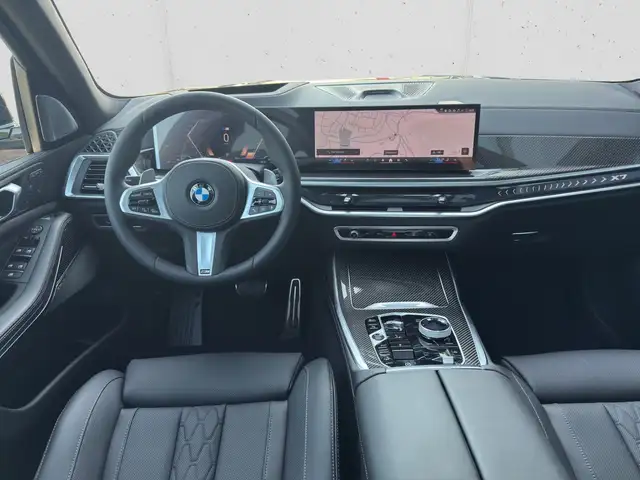 BMW X7 view 12