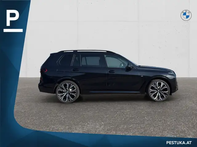 BMW X7 view 3